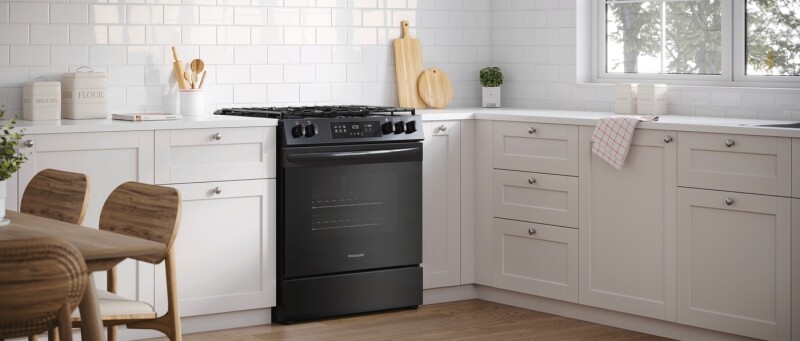 30" Gas Range with Steam Clean FCFG3062AW