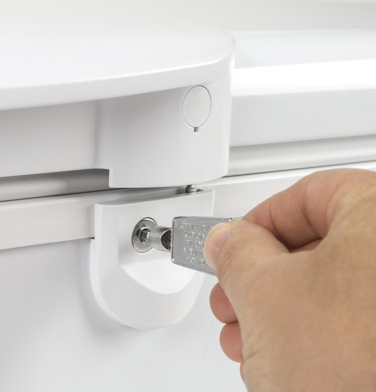 21.7 Cu. Ft. Manual Defrost Chest Freezer FCM22DLWW