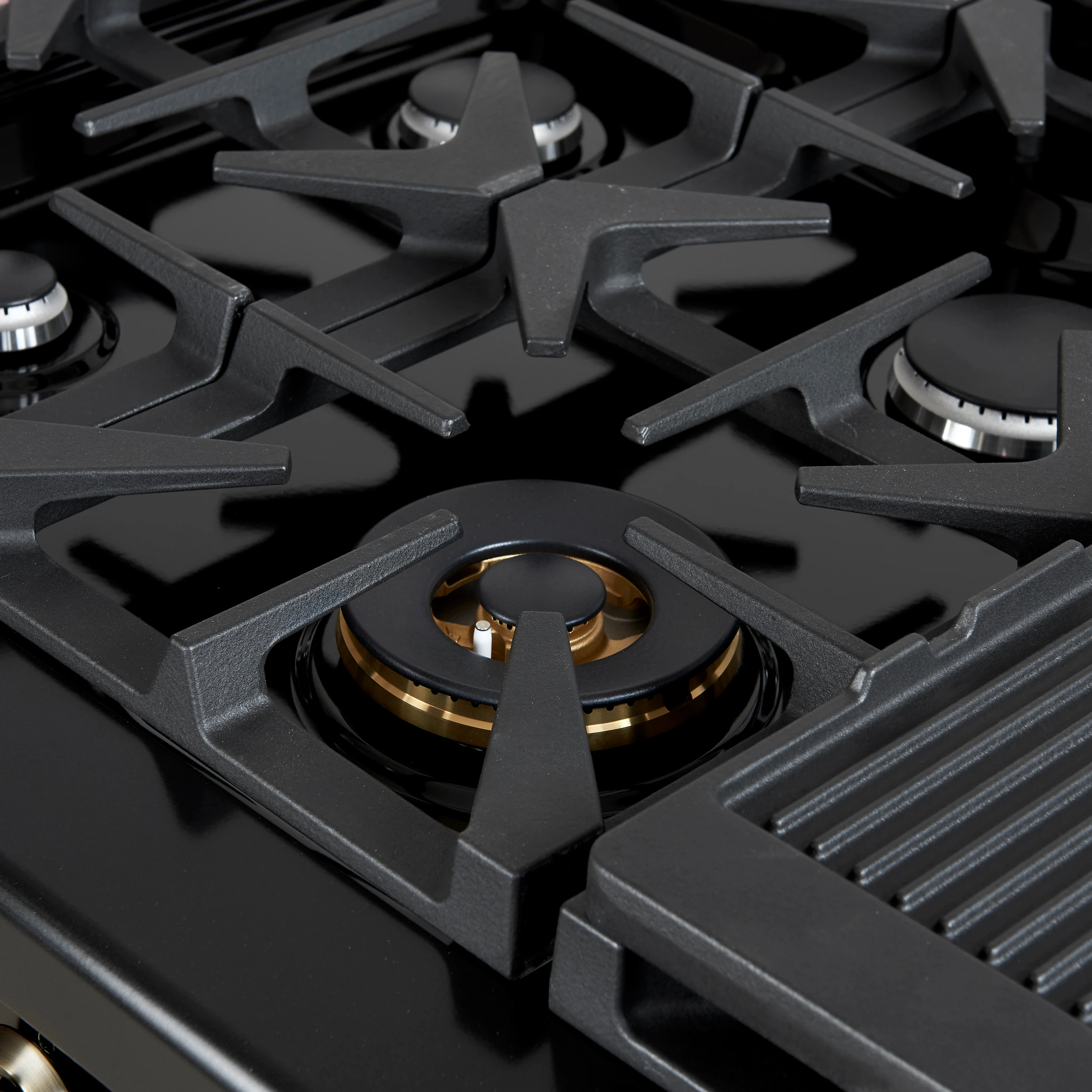 Antico 48-Inch Dual Fuel Range, Black with Antique Brass Finish, 8 Burners, 94,000 BTU, 5.5 cu.ft. Double Ovens & Griddle FFSGS611348BLK