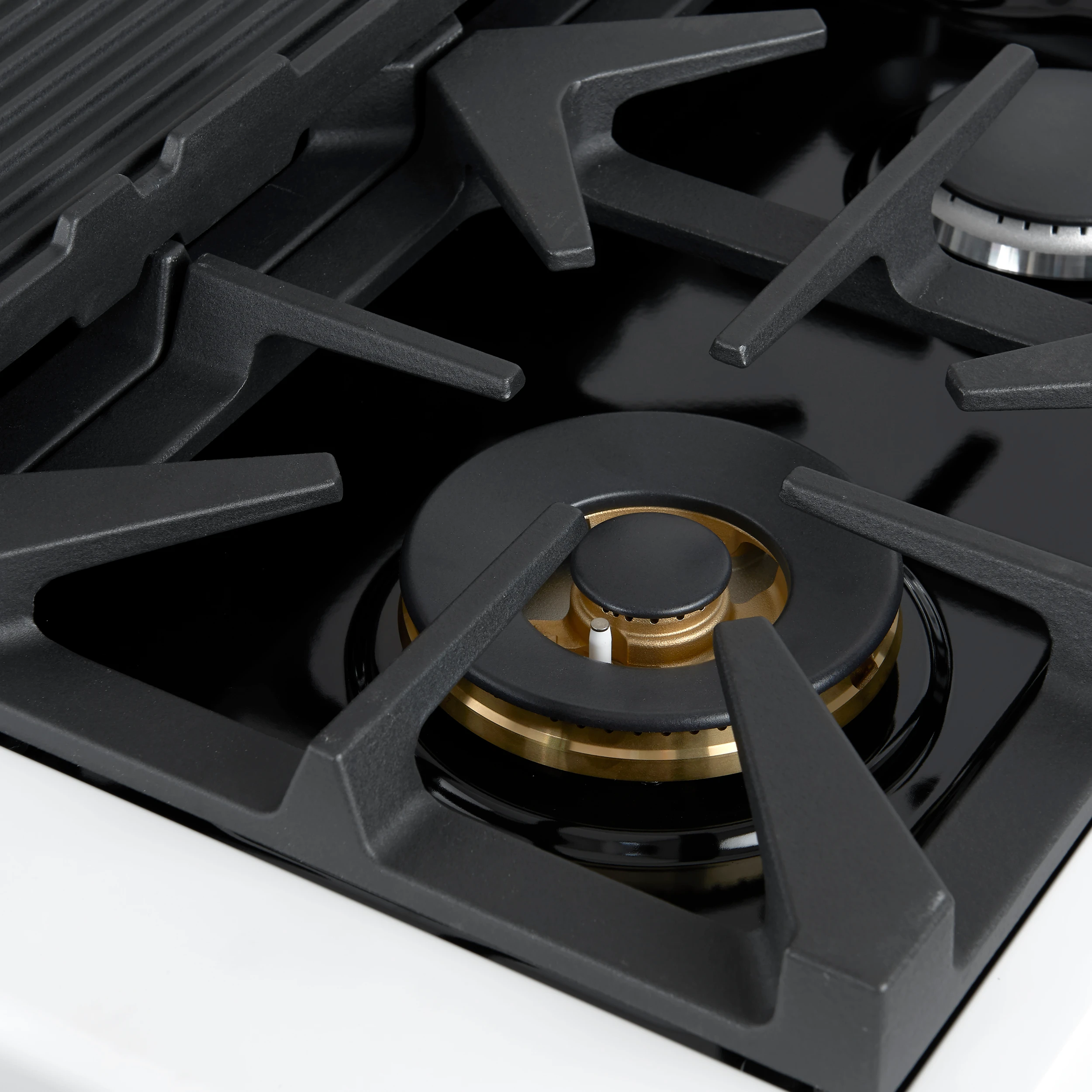 Antico 48-Inch Dual Fuel Range, White with Antique Brass Finish, 8 Burners, 94,000 BTU, 5.5 cu.ft. Double Ovens & Griddle FFSGS611348WHT