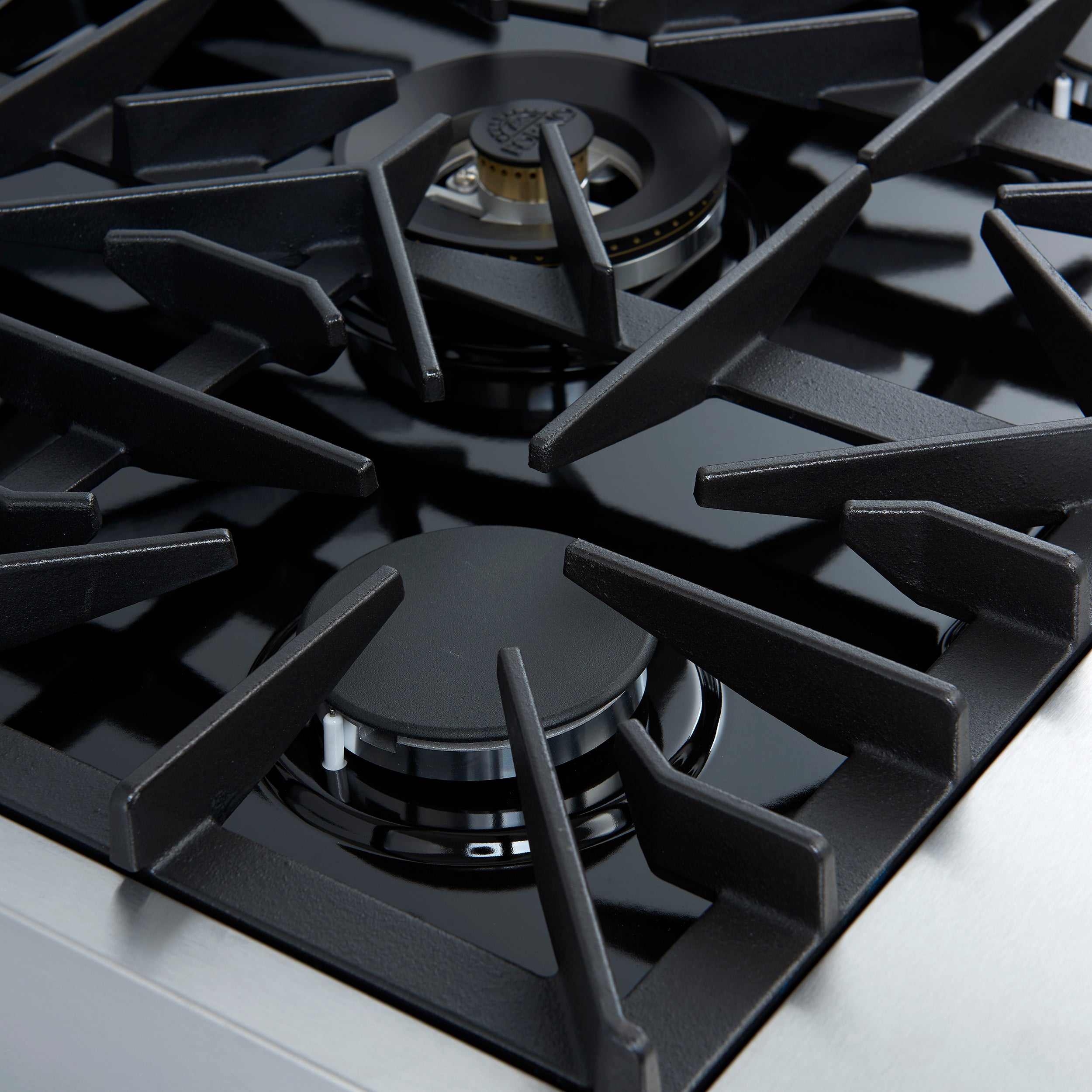 Giovanni 30-inch Gas Range & Antique Brass Design, 5 Burners 67,000 BTU, 4.32 cu.ft. Convection Oven FFSGS627430WHT