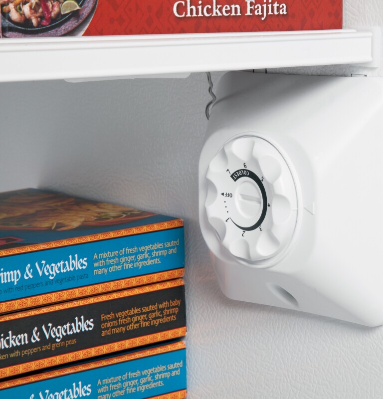 20.9 Cu. Ft. Manual Defrost Upright Freezer FUM21DHRWW