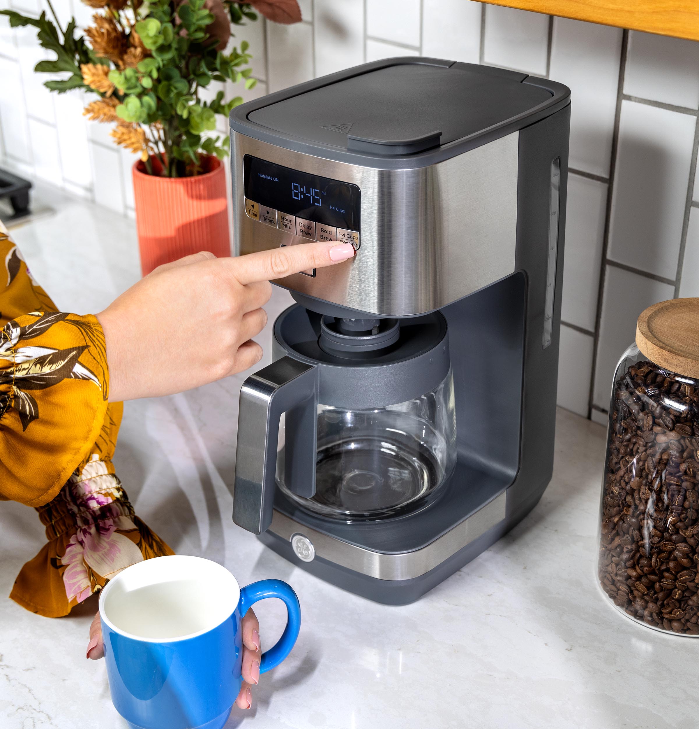 12 Cup Drip Coffee Maker with Adjustable Keep Warm Plate G7CDAASSTSS