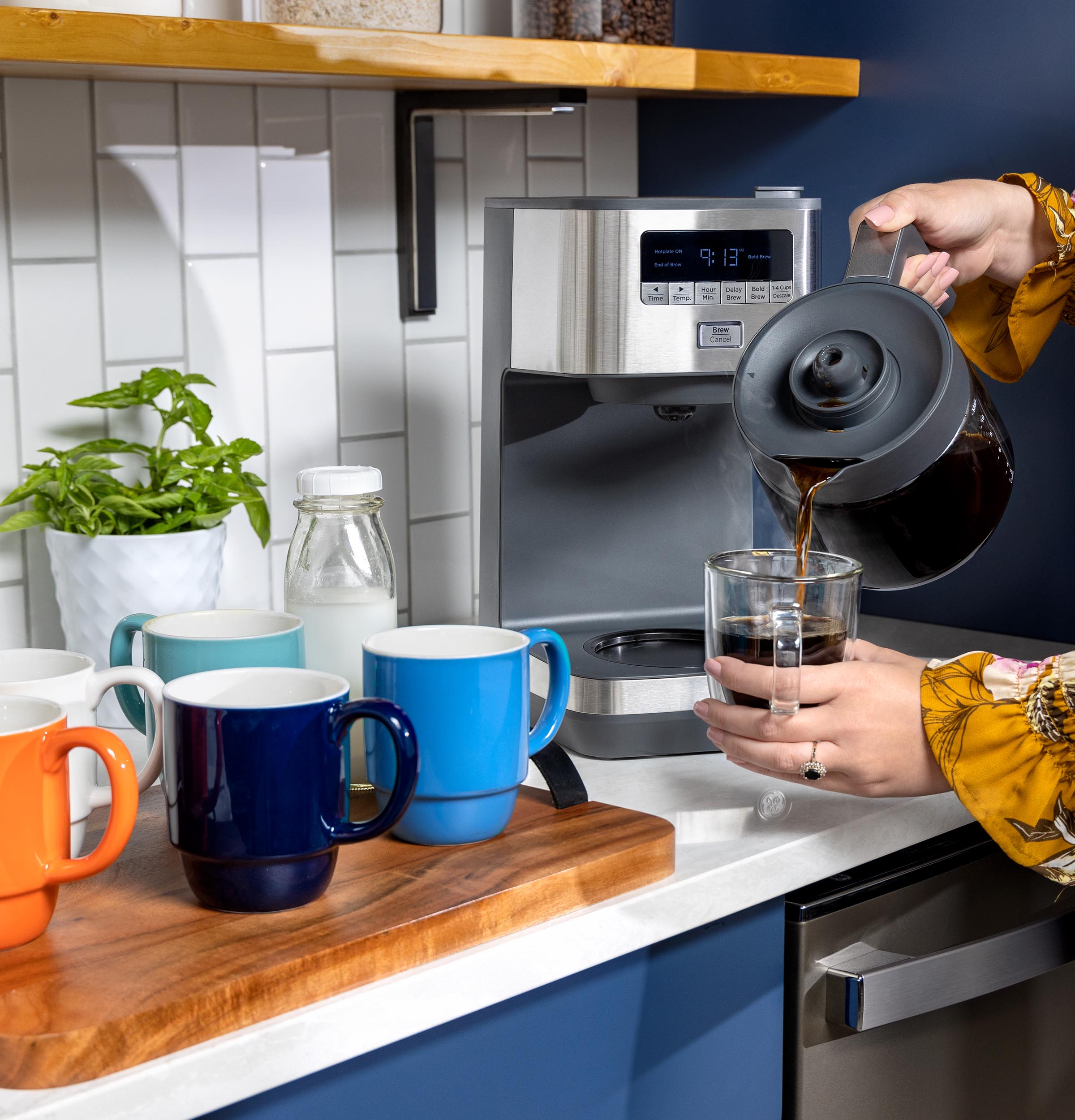 12 Cup Drip Coffee Maker with Adjustable Keep Warm Plate G7CDAASSTSS