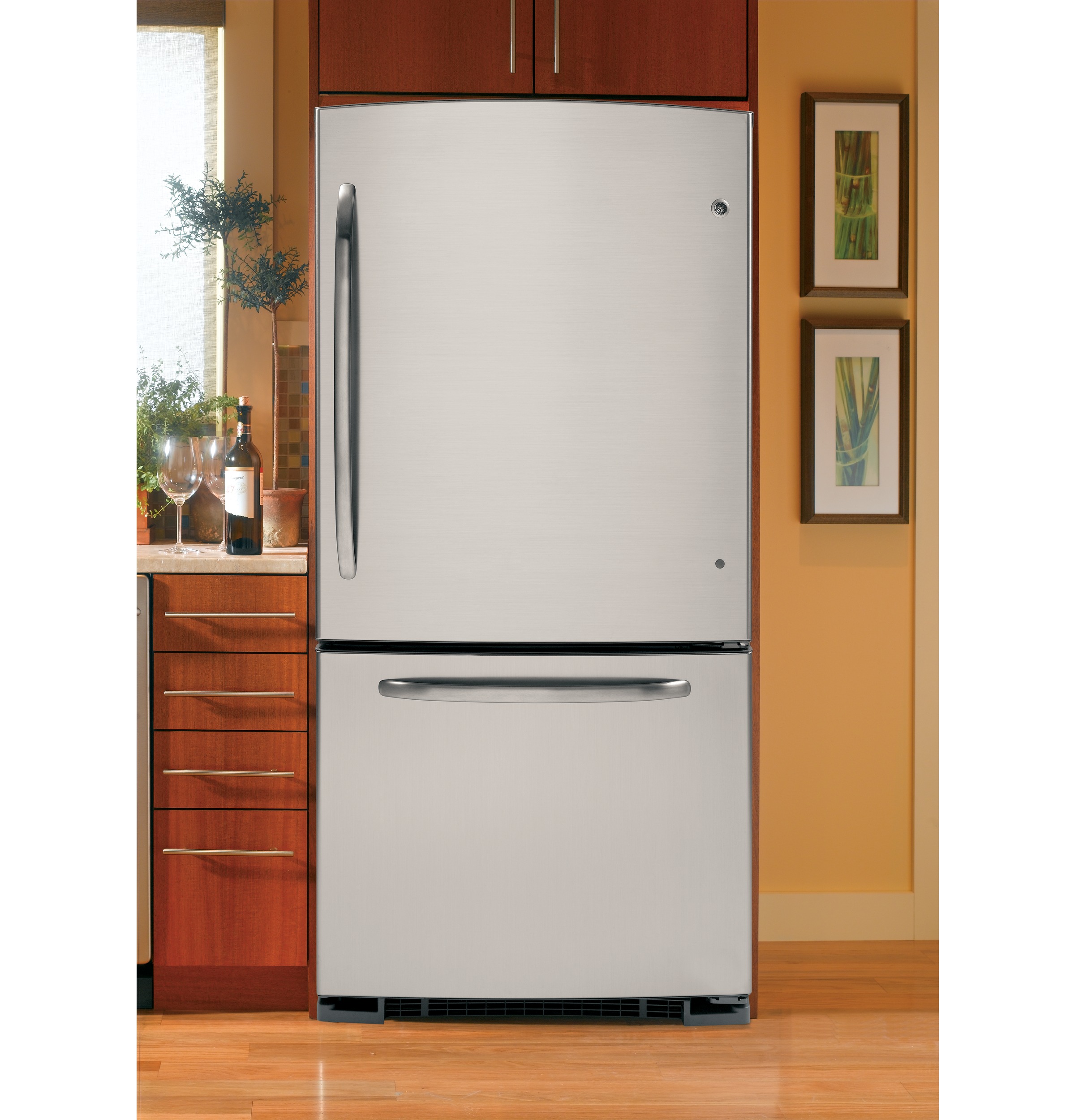 20.3 Cu. Ft. Bottom Freezer Refrigerator GBSL0HCXRLS