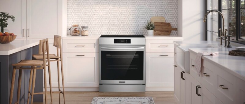30" Front Control Induction Range with Stone-Baked Pizza GCFI3070BF