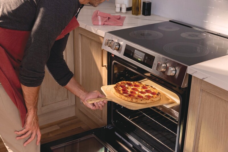 30" Front Control Induction Range with Stone-Baked Pizza GCFI3070BF