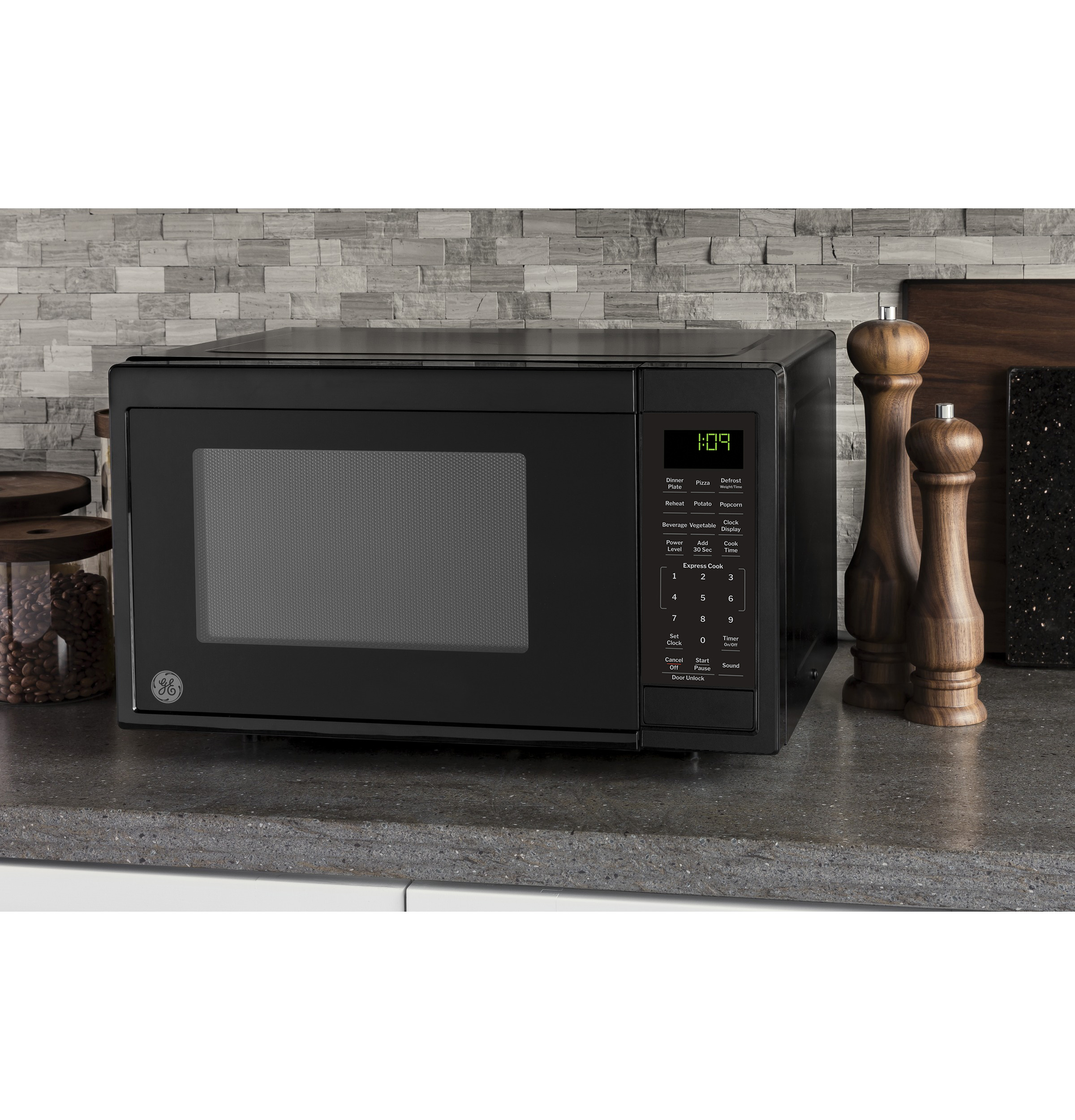 0.9 Cu. Ft. Capacity Countertop Microwave Oven GCST09N1WBB