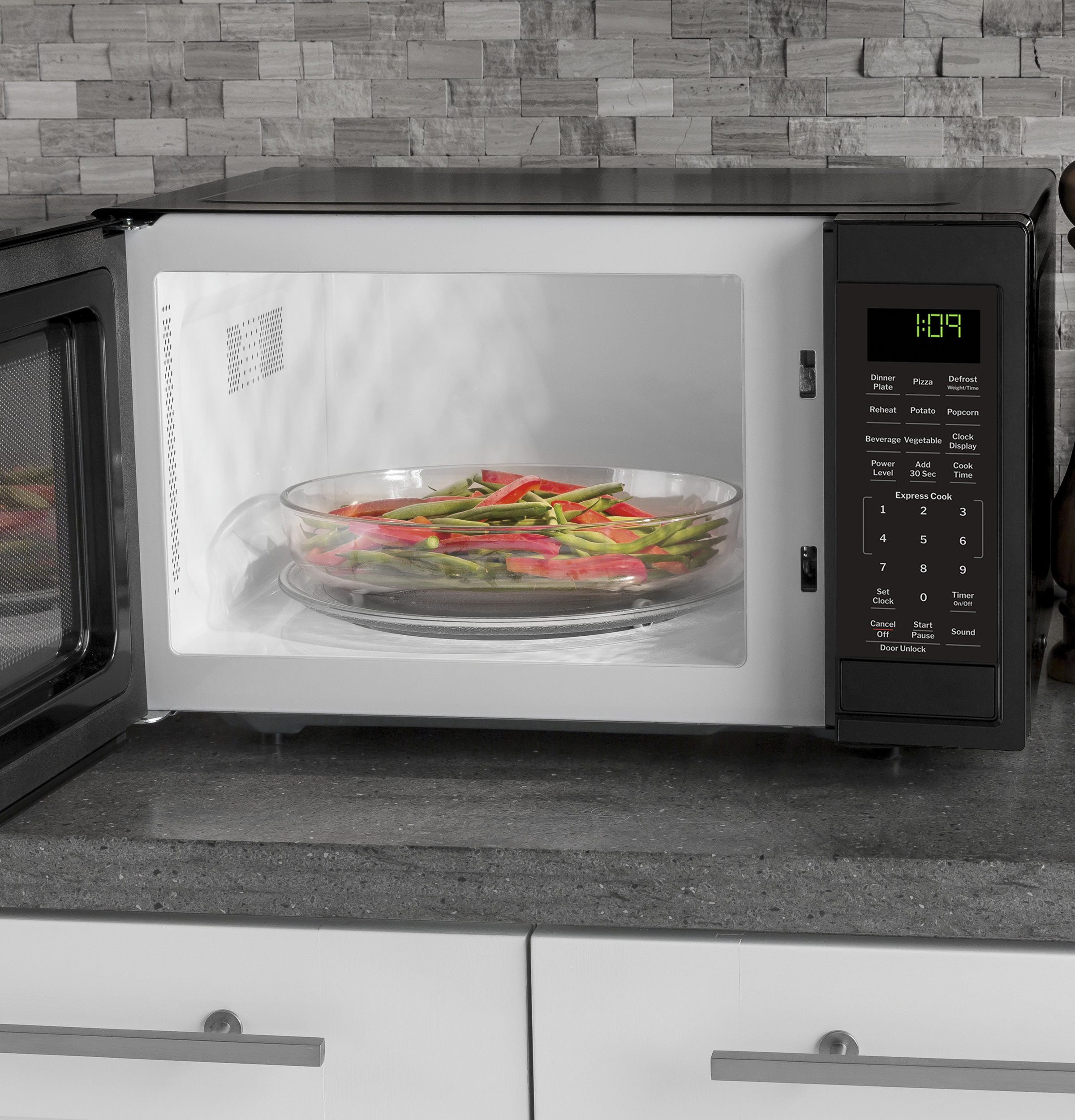 0.9 Cu. Ft. Capacity Countertop Microwave Oven GCST09N1WBB