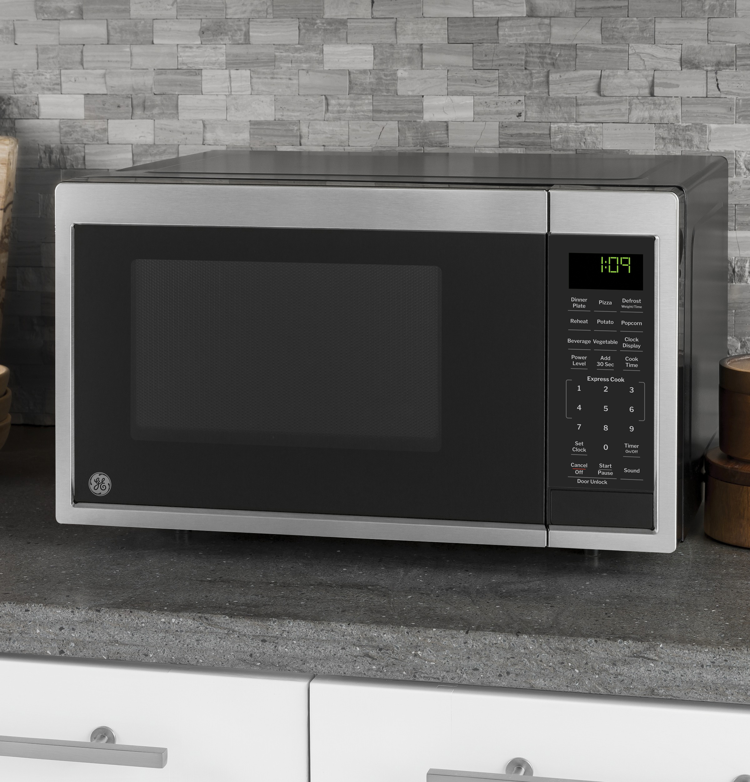 0.9 Cu. Ft. Capacity Countertop Microwave Oven GCST09N1WSS