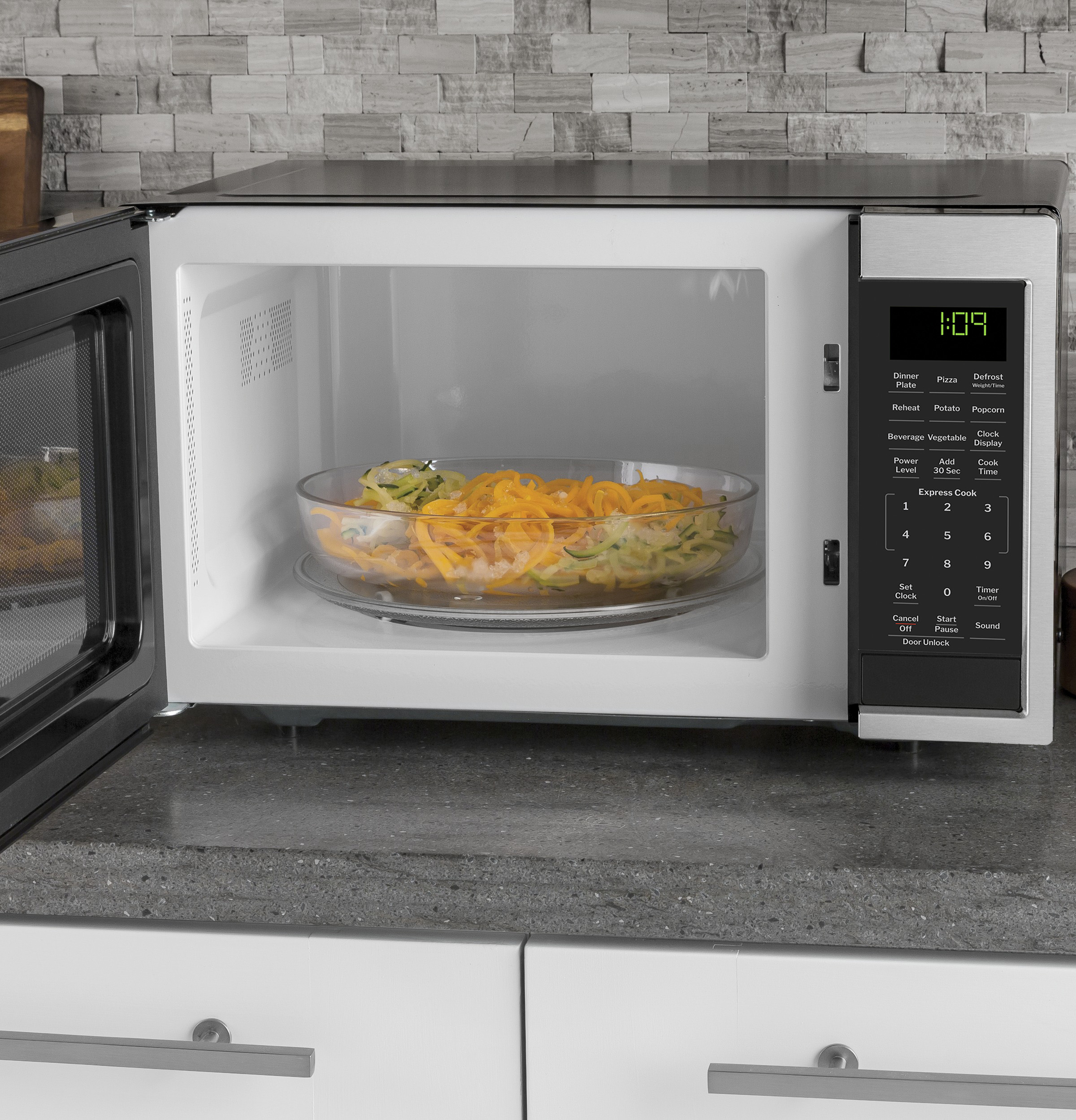 0.9 Cu. Ft. Capacity Countertop Microwave Oven GCST09N1WSS