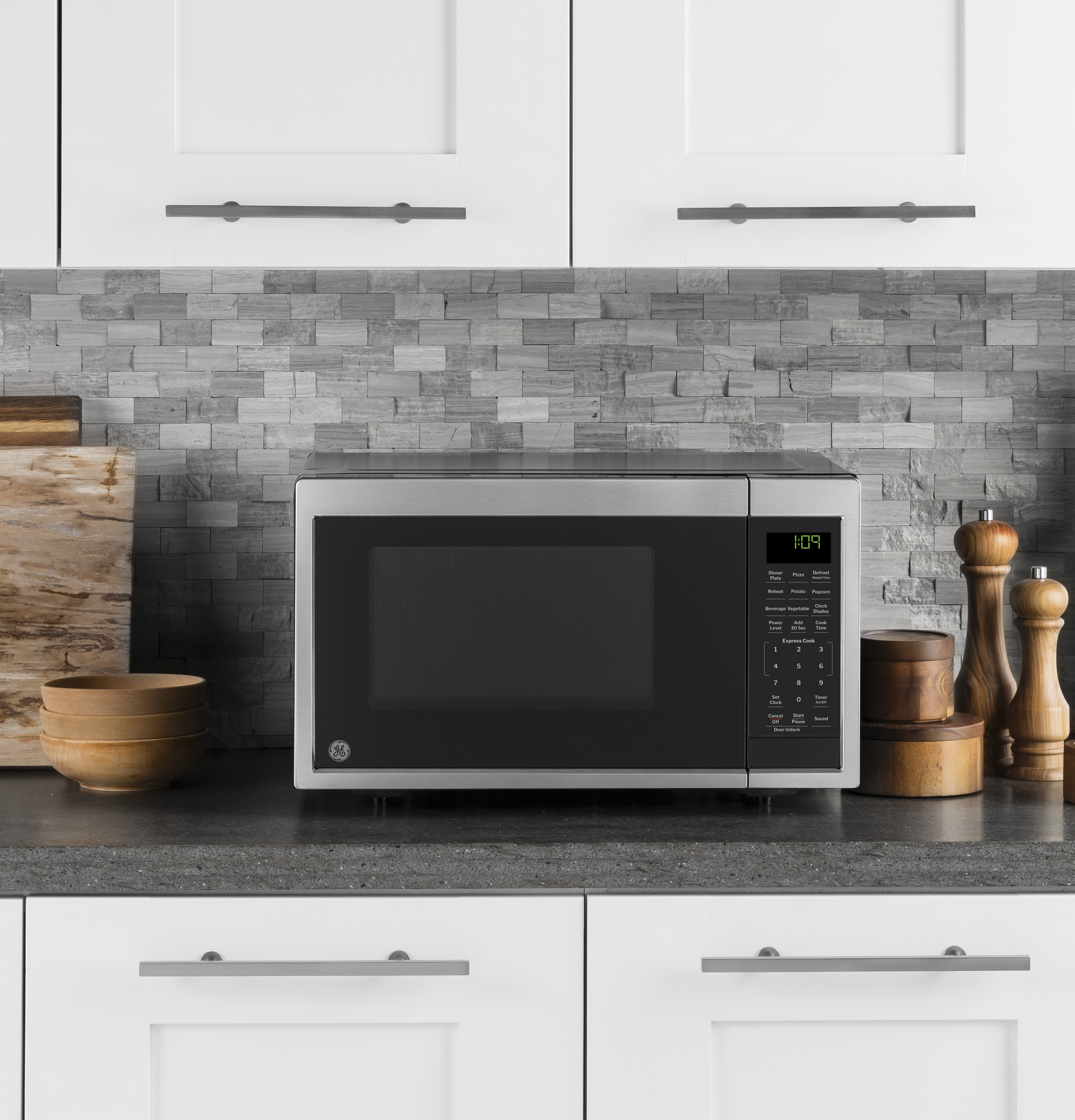 0.9 Cu. Ft. Capacity Countertop Microwave Oven GCST09N1WSS