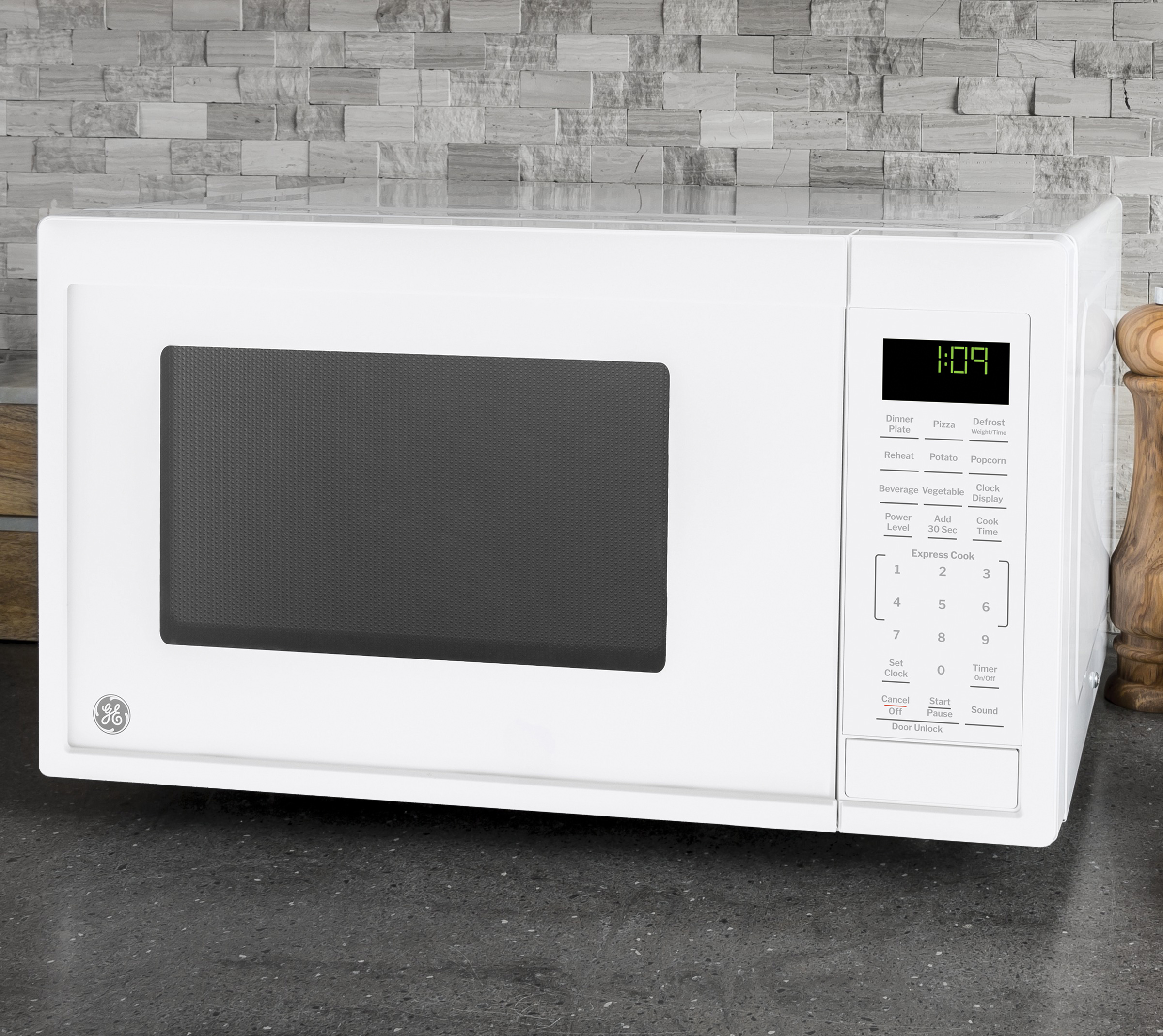 0.9 Cu. Ft. Capacity Countertop Microwave Oven GCST09N1WWW