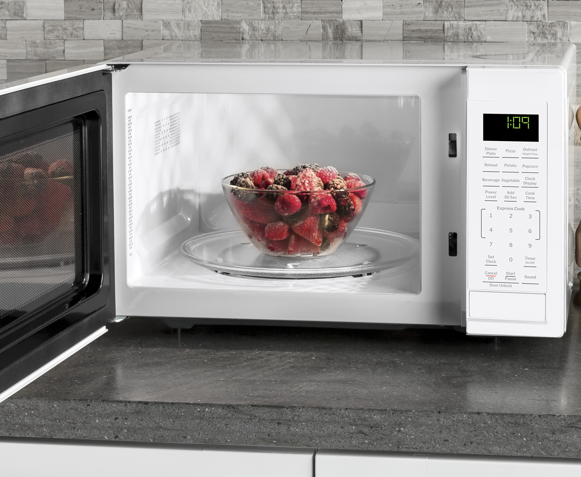 0.9 Cu. Ft. Capacity Countertop Microwave Oven GCST09N1WWW