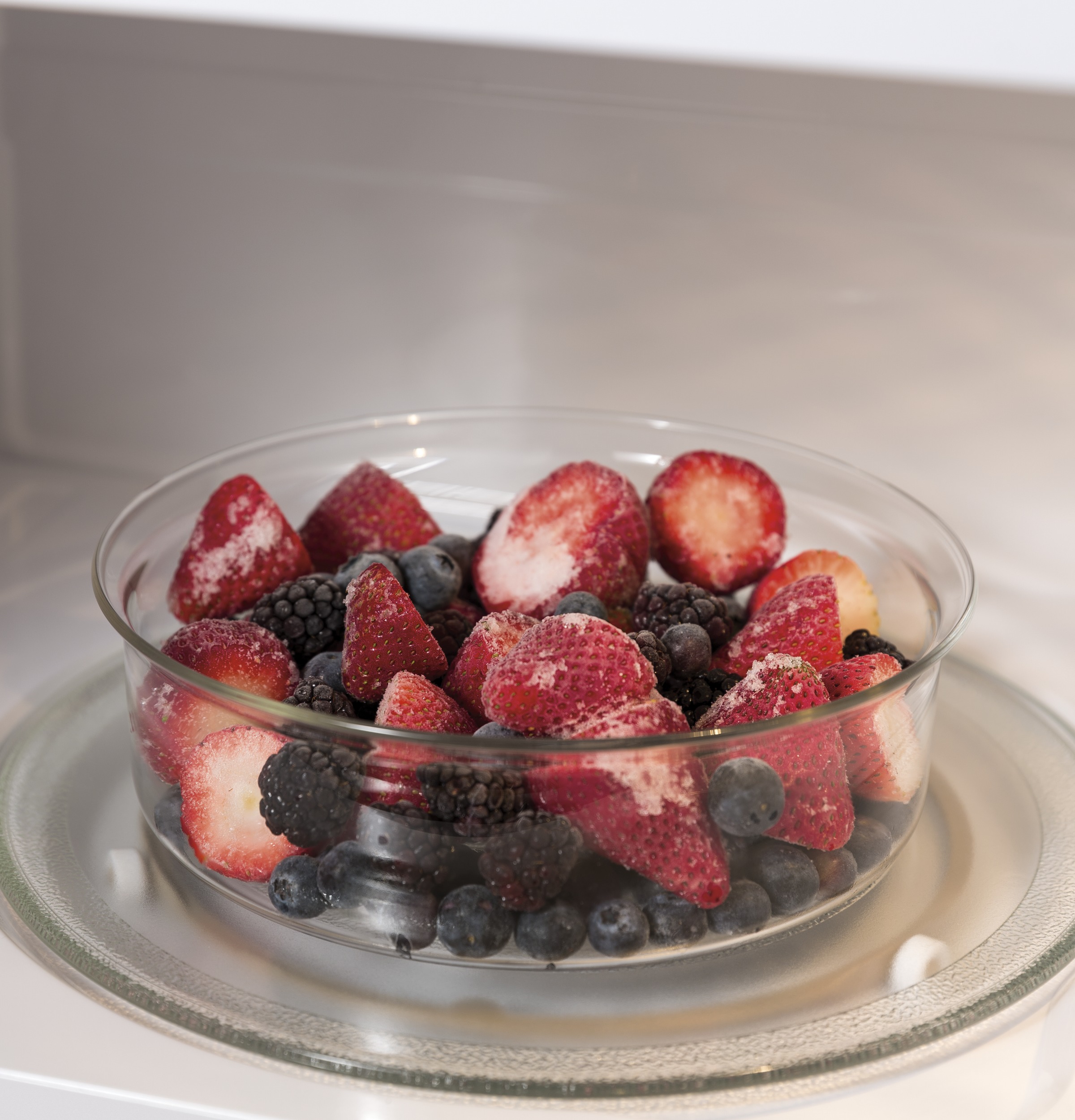 1.1 Cu. Ft. Capacity Countertop Microwave Oven GCST11N1WBB