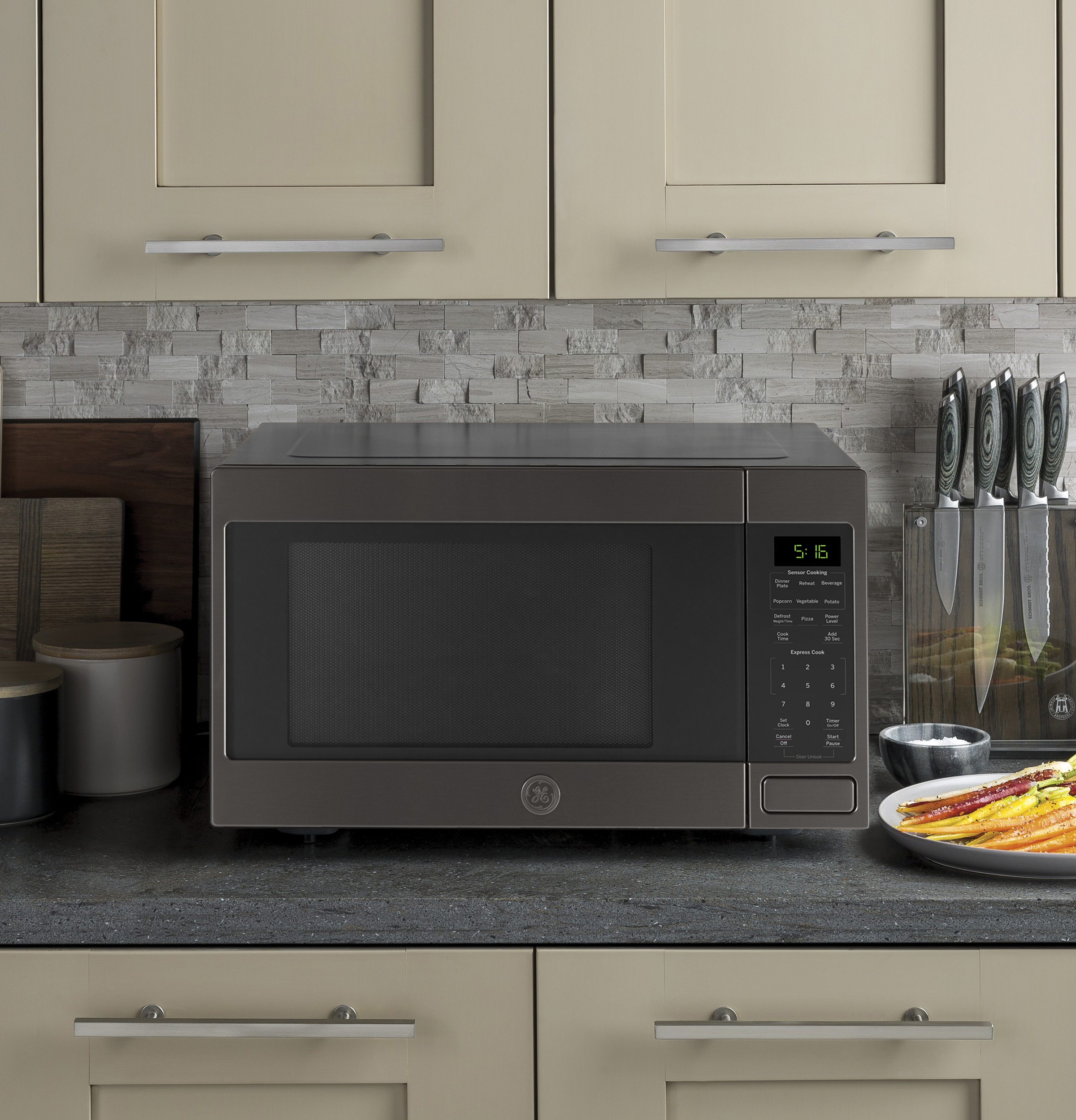 1.6 Cu. Ft. Countertop Microwave Oven GCST16S1WTS