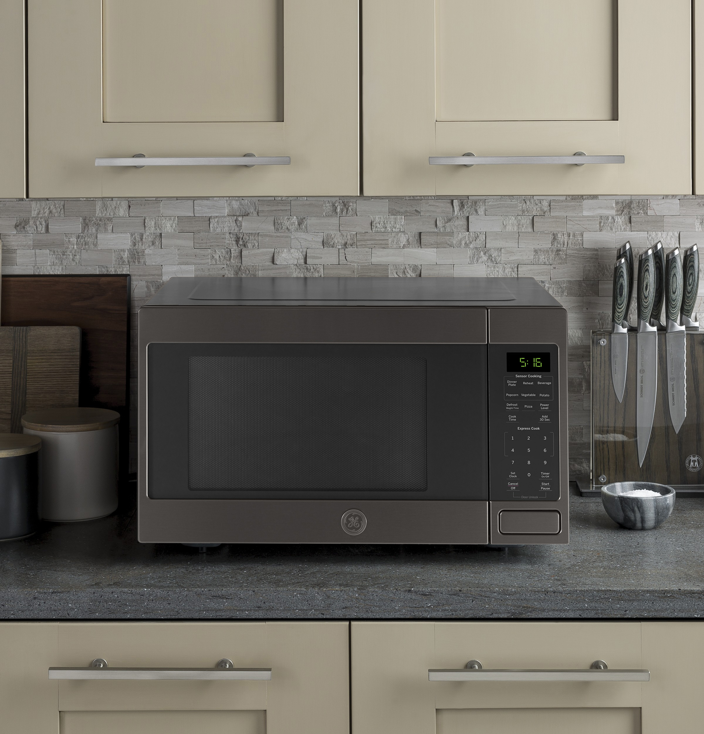 1.6 Cu. Ft. Countertop Microwave Oven GCST16S1WTS