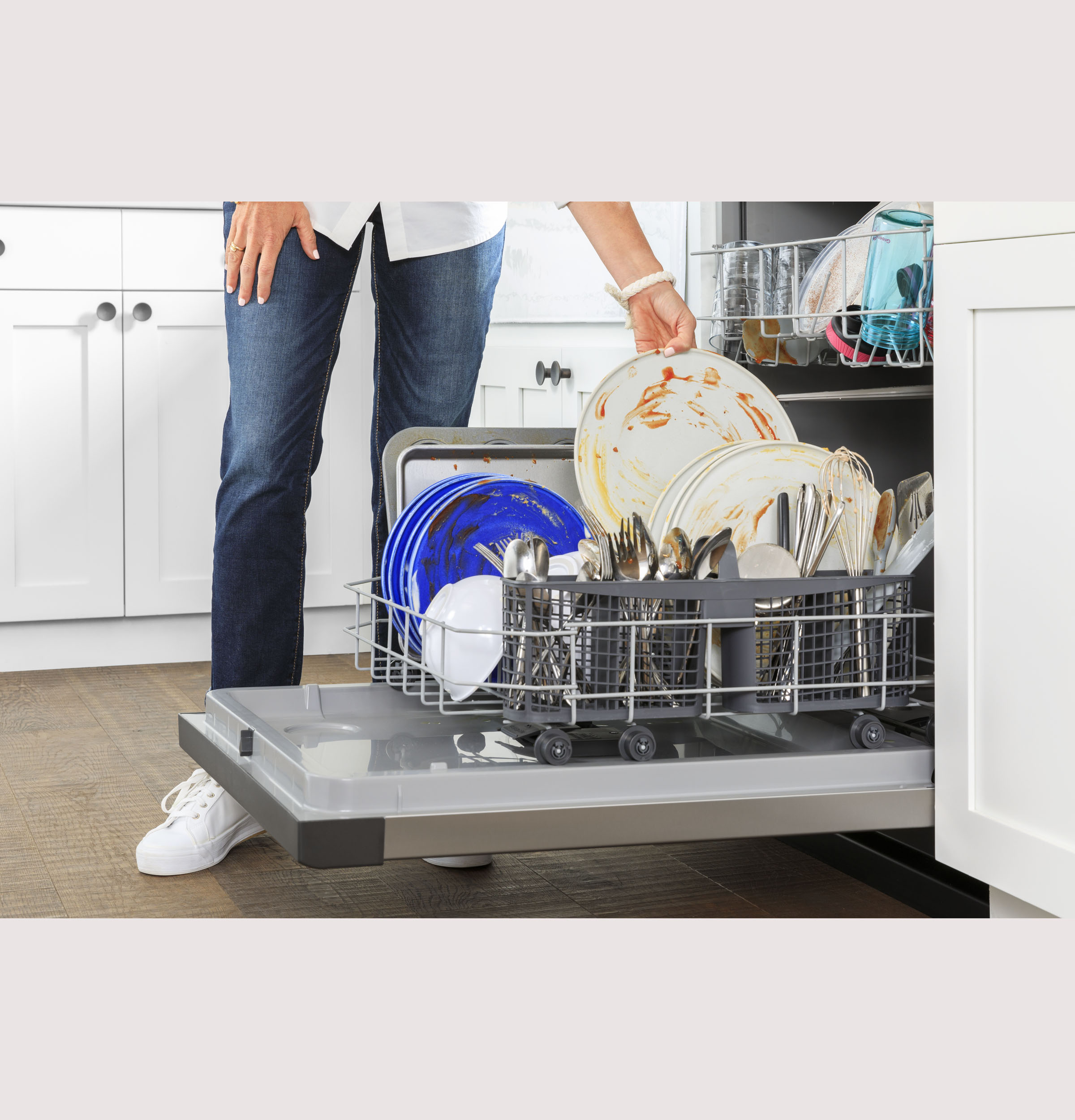Dishwasher with Front Controls GDF450PGRBB