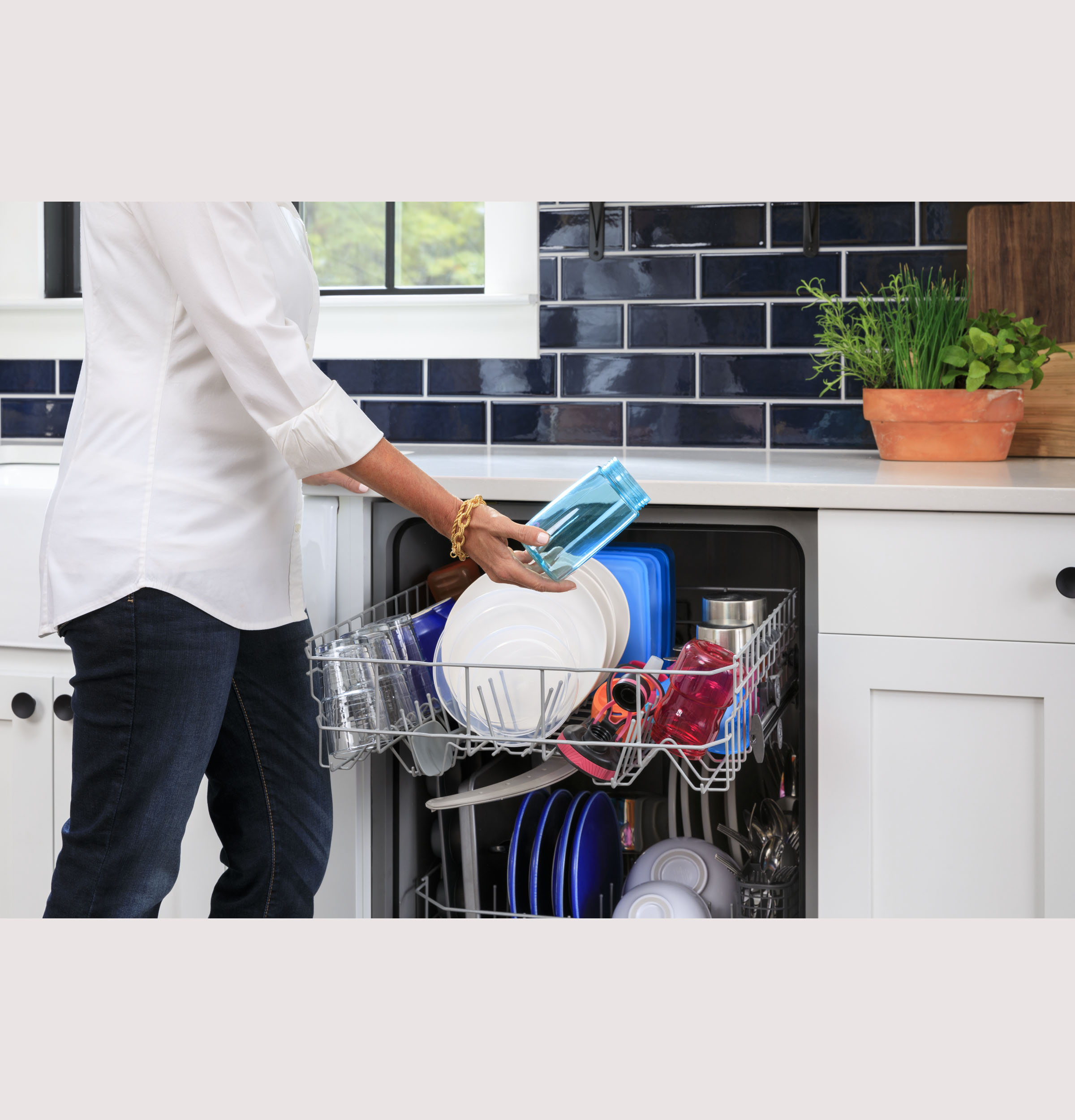 Dishwasher with Front Controls GDF450PGRBB