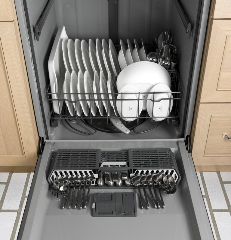 GE Dishwasher with Front Controls White GDF520PGJWW Picture 1