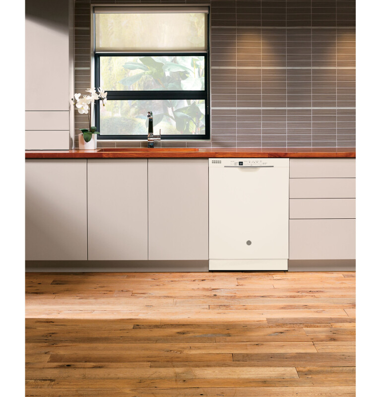 Front Control with Plastic Interior Dishwasher with Sanitize Cycle & Dry Boost GDF530PGMCC