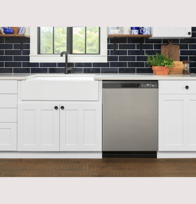 Dishwasher with Front Controls GDF535PSRSS
