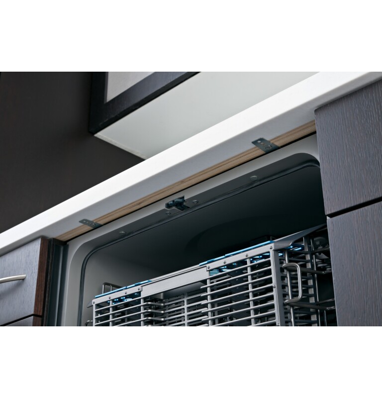 Hybrid Stainless Steel Interior Dishwasher with Front Controls GDF540HSFSS