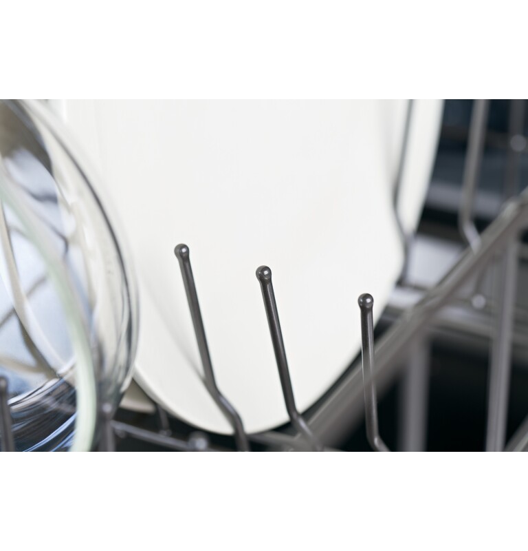 Hybrid Stainless Steel Interior Dishwasher with Front Controls GDF620HMJES