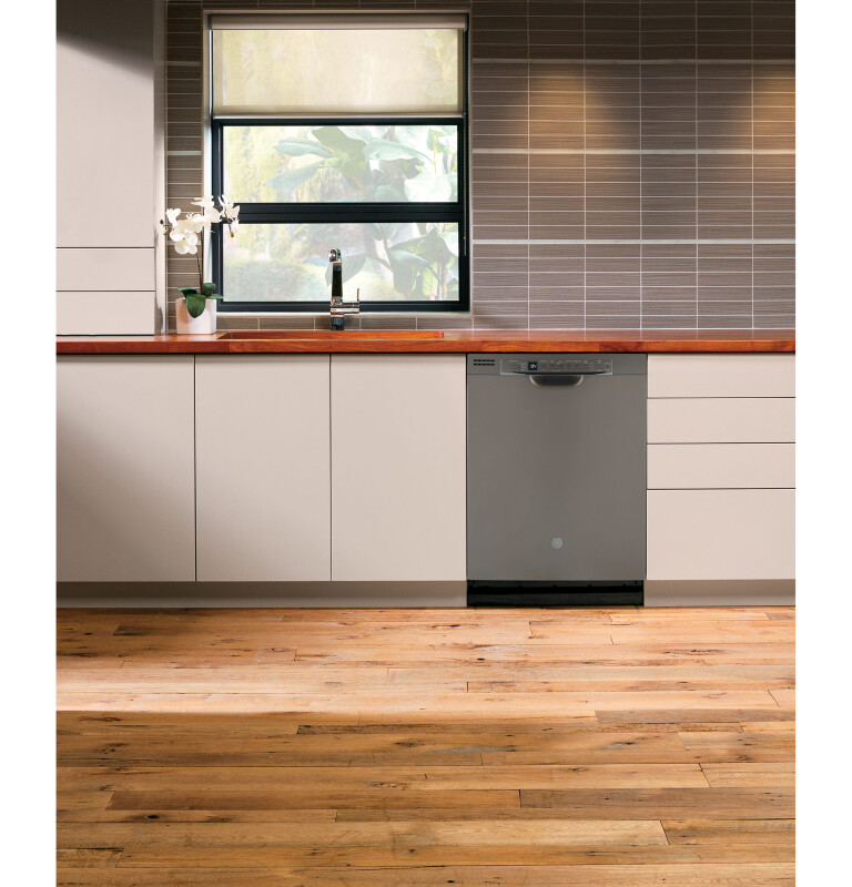 Front Control with Plastic Interior Dishwasher with Sanitize Cycle & Dry Boost GDF630PMMES