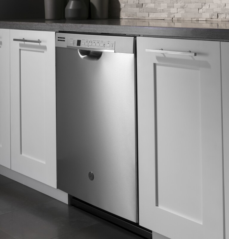 Front Control with Plastic Interior Dishwasher with Sanitize Cycle & Dry Boost GDF630PSMSS