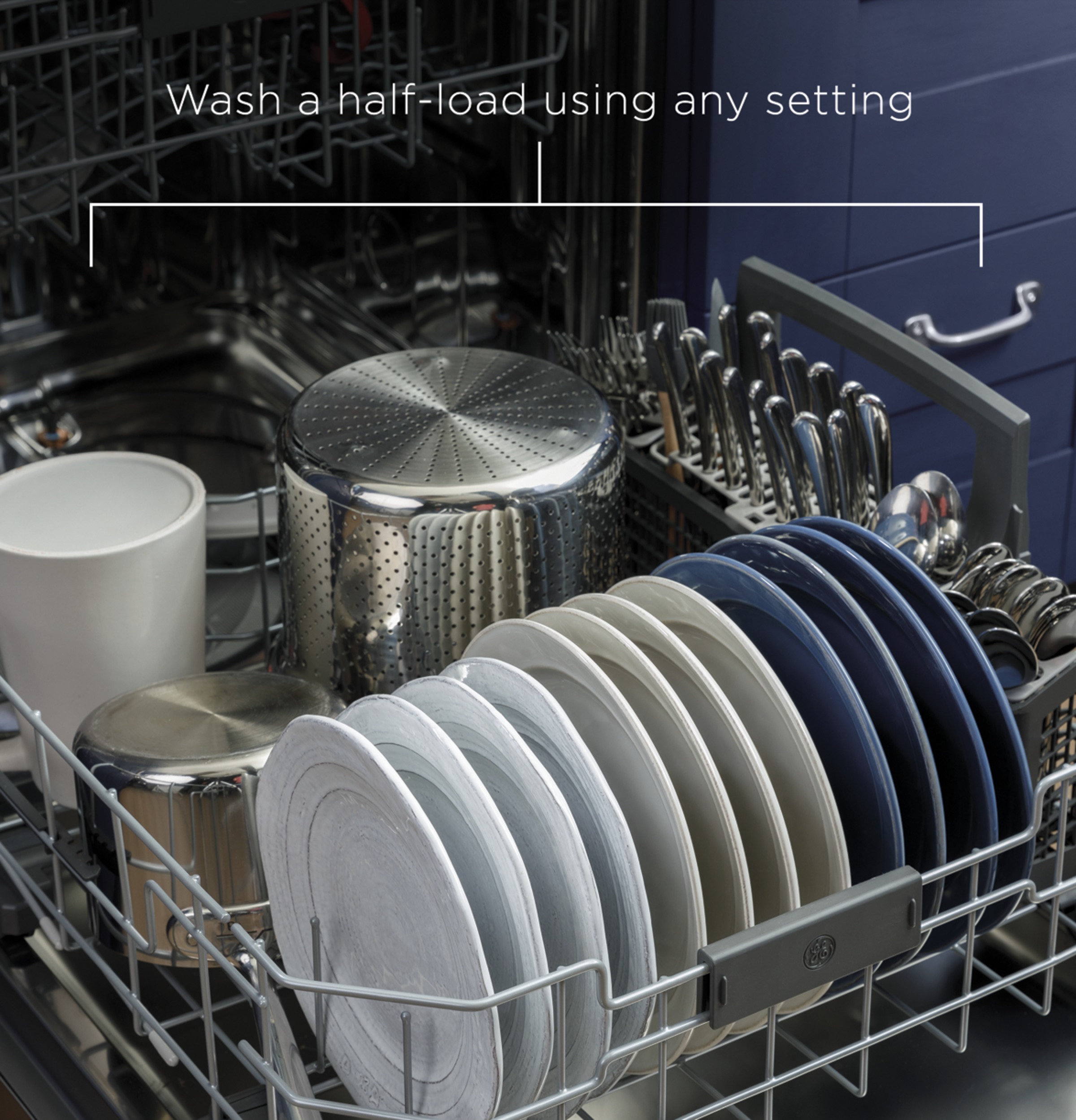 Front Control with Stainless Interior Door Dishwasher with Sanitize Cycle & Dry Boost GDF640HSMSS
