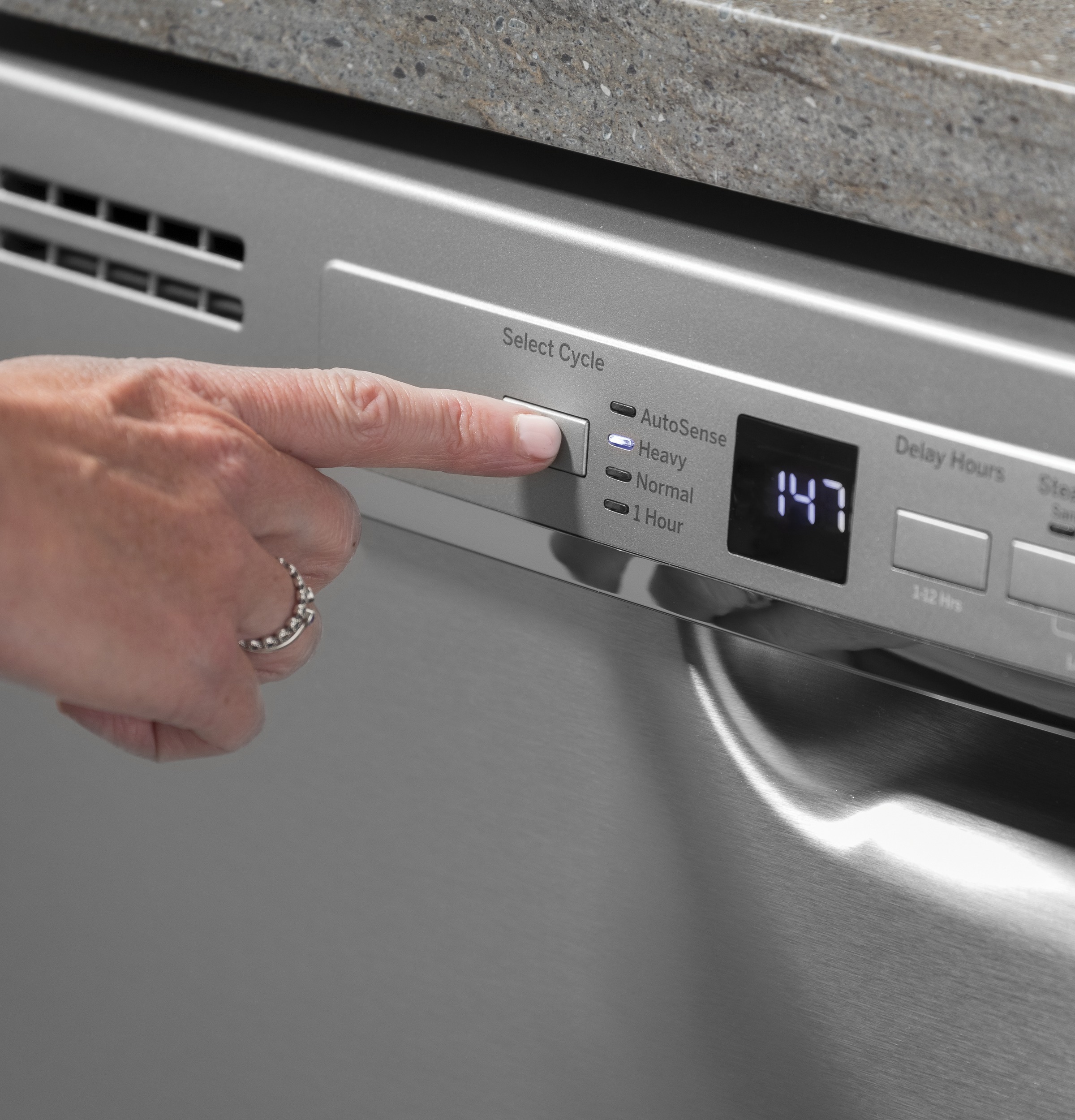 Front Control with Stainless Interior Door Dishwasher with Sanitize Cycle & Dry Boost GDF640HSMSS