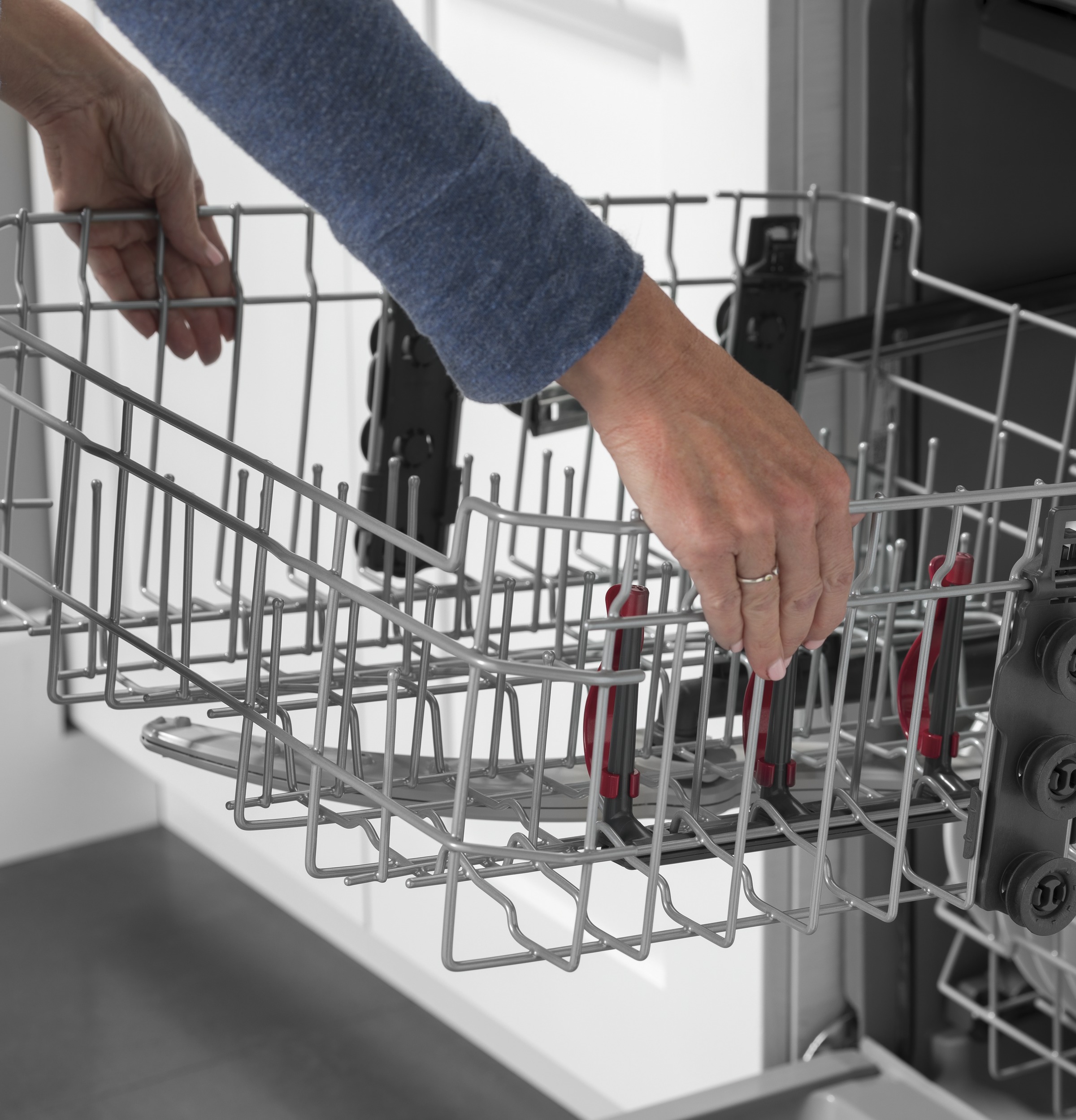 Front Control with Stainless Interior Door Dishwasher with Sanitize Cycle & Dry Boost GDF640HSMSS