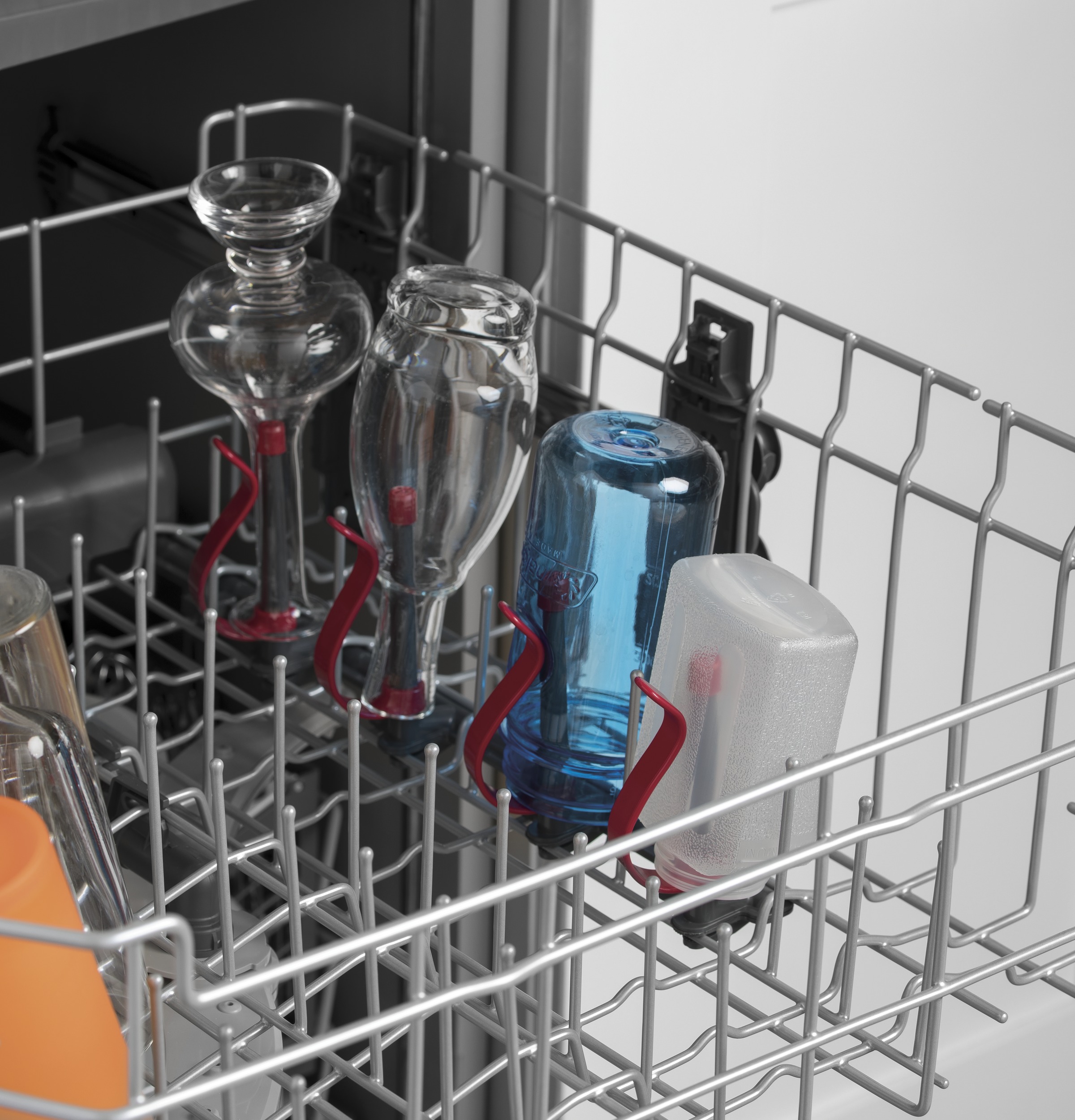 Front Control with Stainless Interior Door Dishwasher with Sanitize Cycle & Dry Boost GDF640HSMSS
