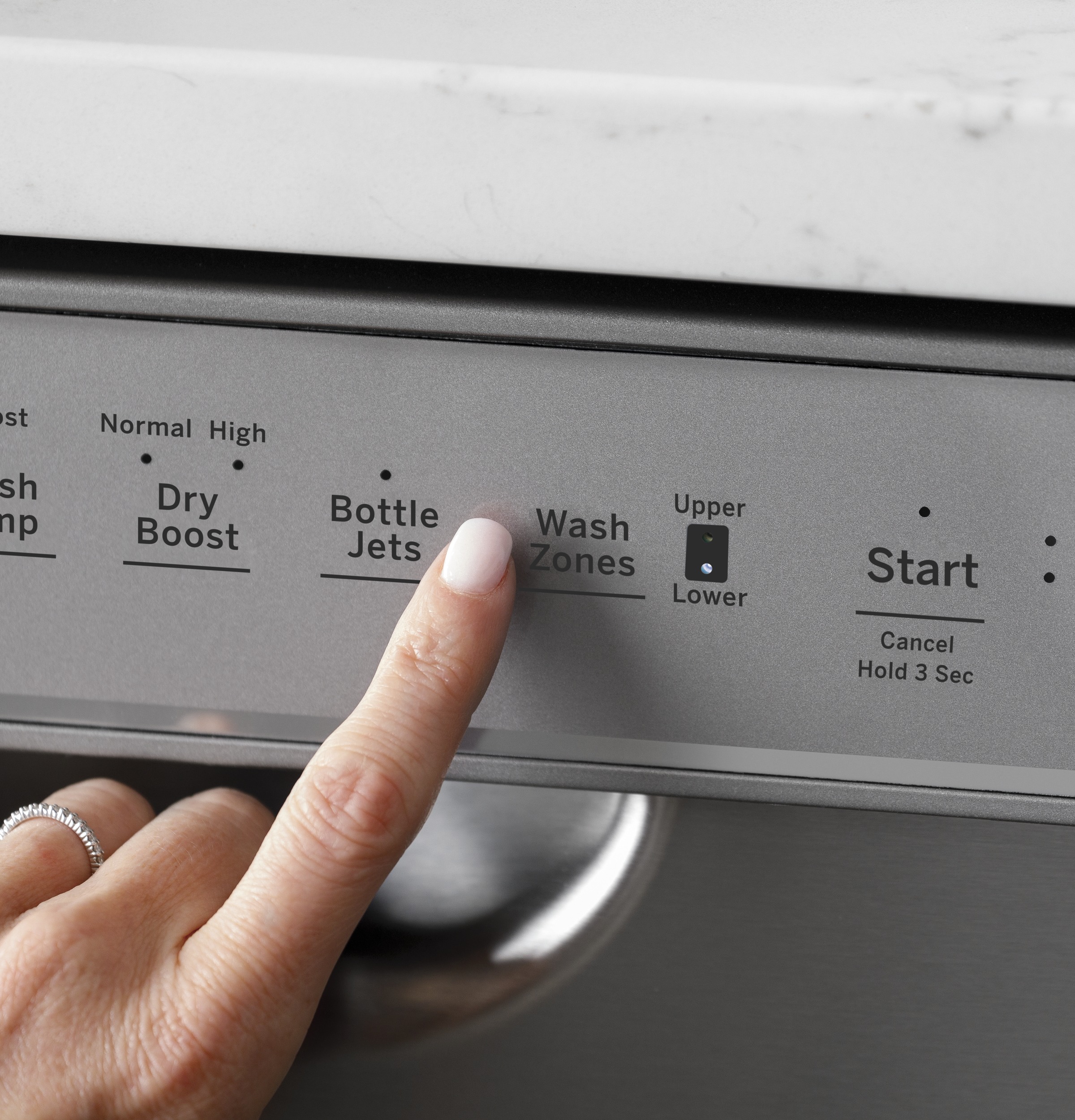 Front Control with Stainless Steel Interior Dishwasher with Sanitize Cycle & Dry Boost GDF645SGNWW