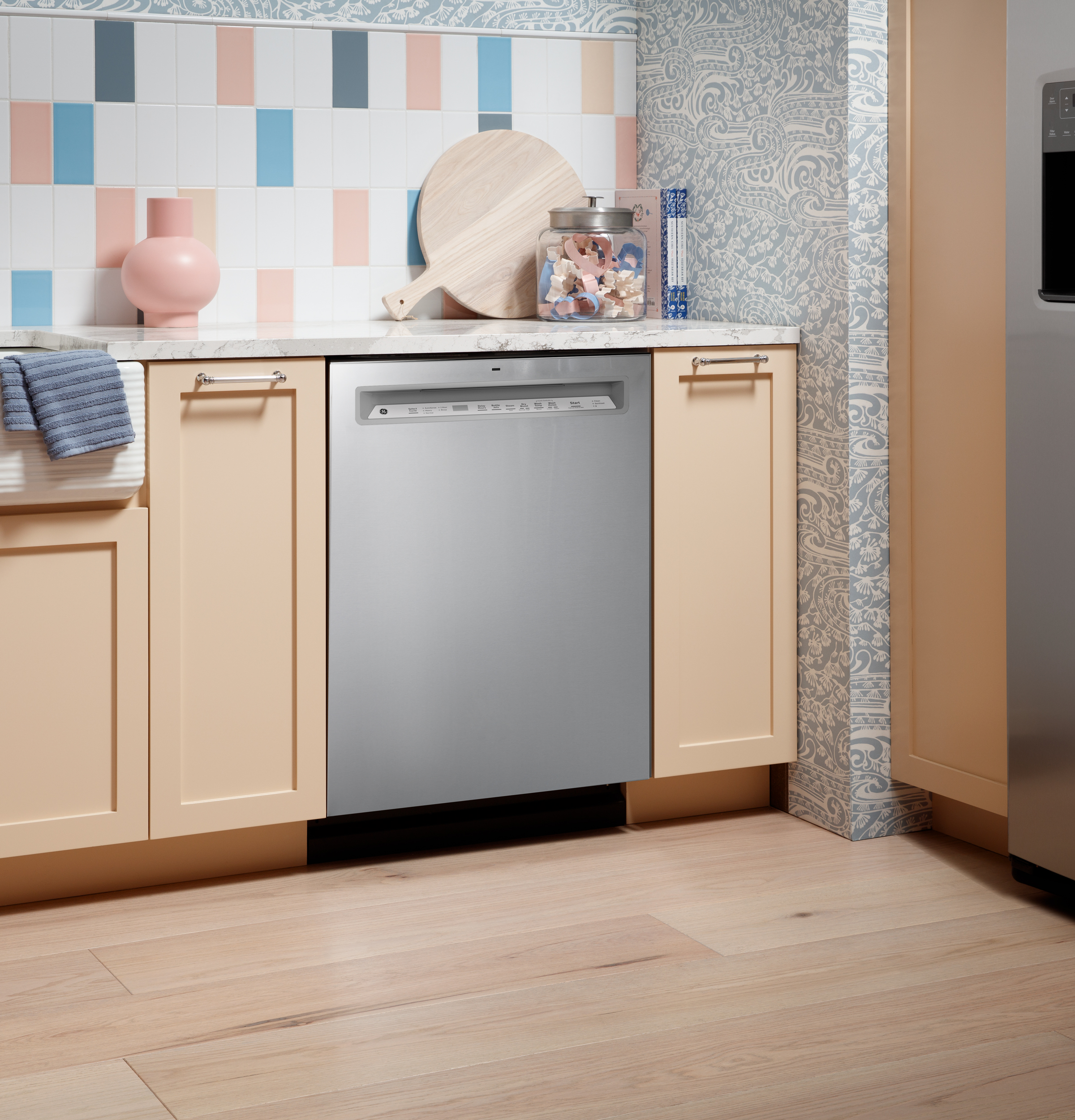 Ge® Energy Star® Front Control With Stainless Steel Interior Dishwasher With Sanitize Cycle GDF650SMVES