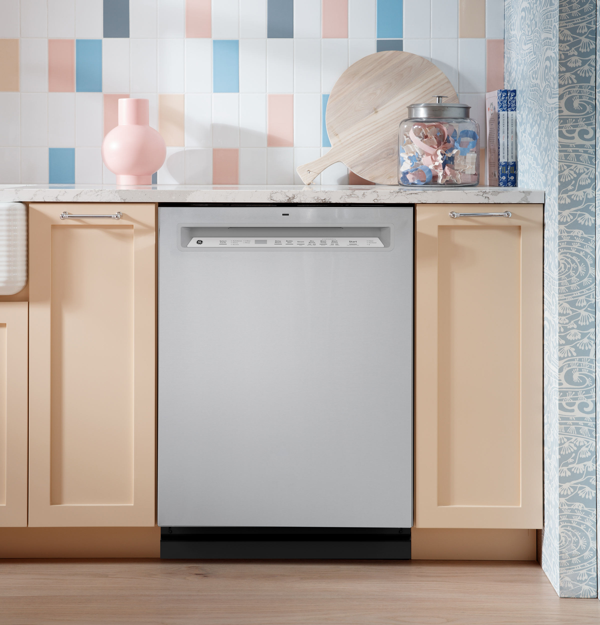 Front Control with Stainless Steel Interior Dishwasher with Sanitize Cycle GDF650SYVFS