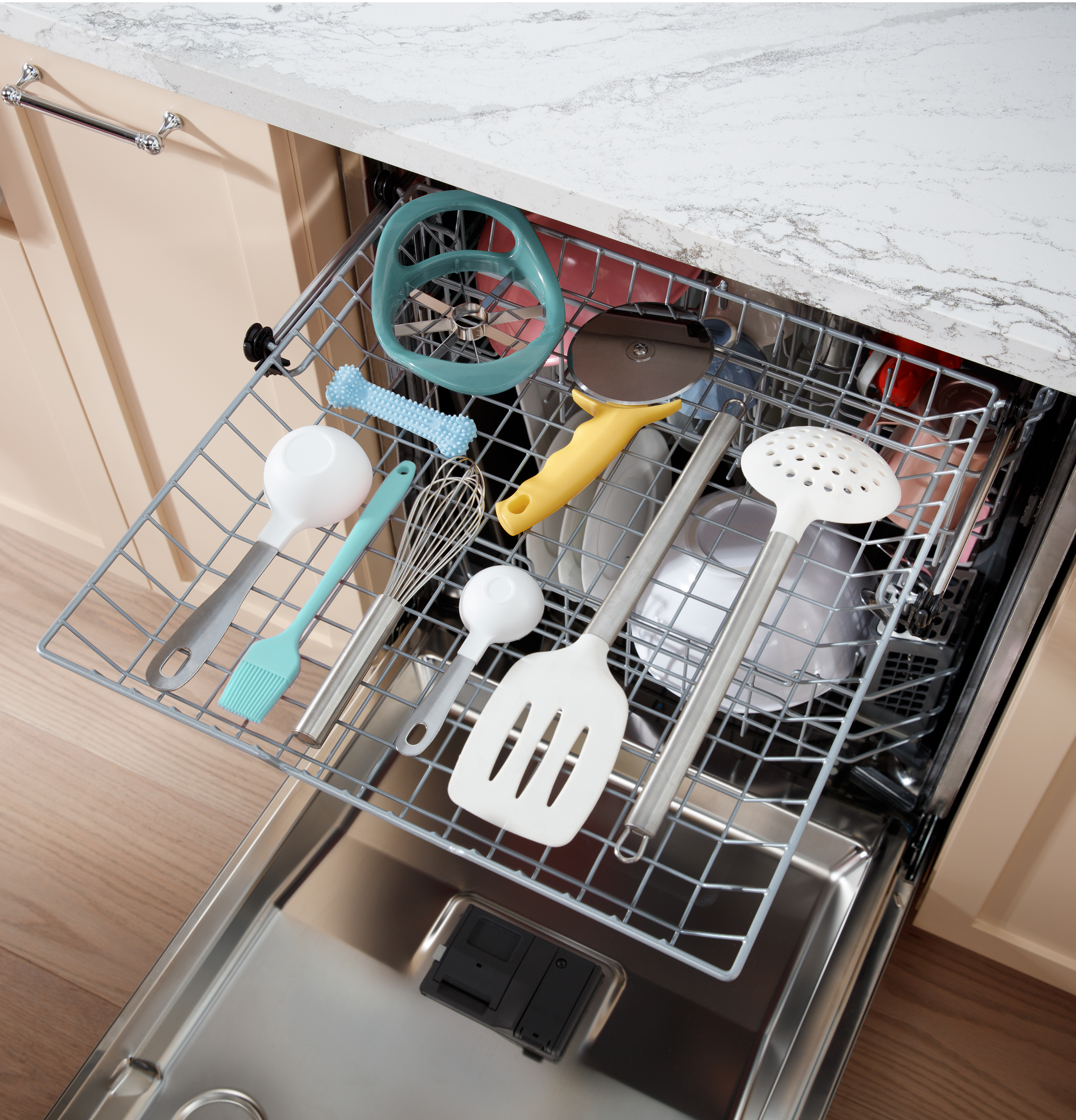 Front Control with Stainless Steel Interior Dishwasher with Sanitize Cycle GDF650SYVFS