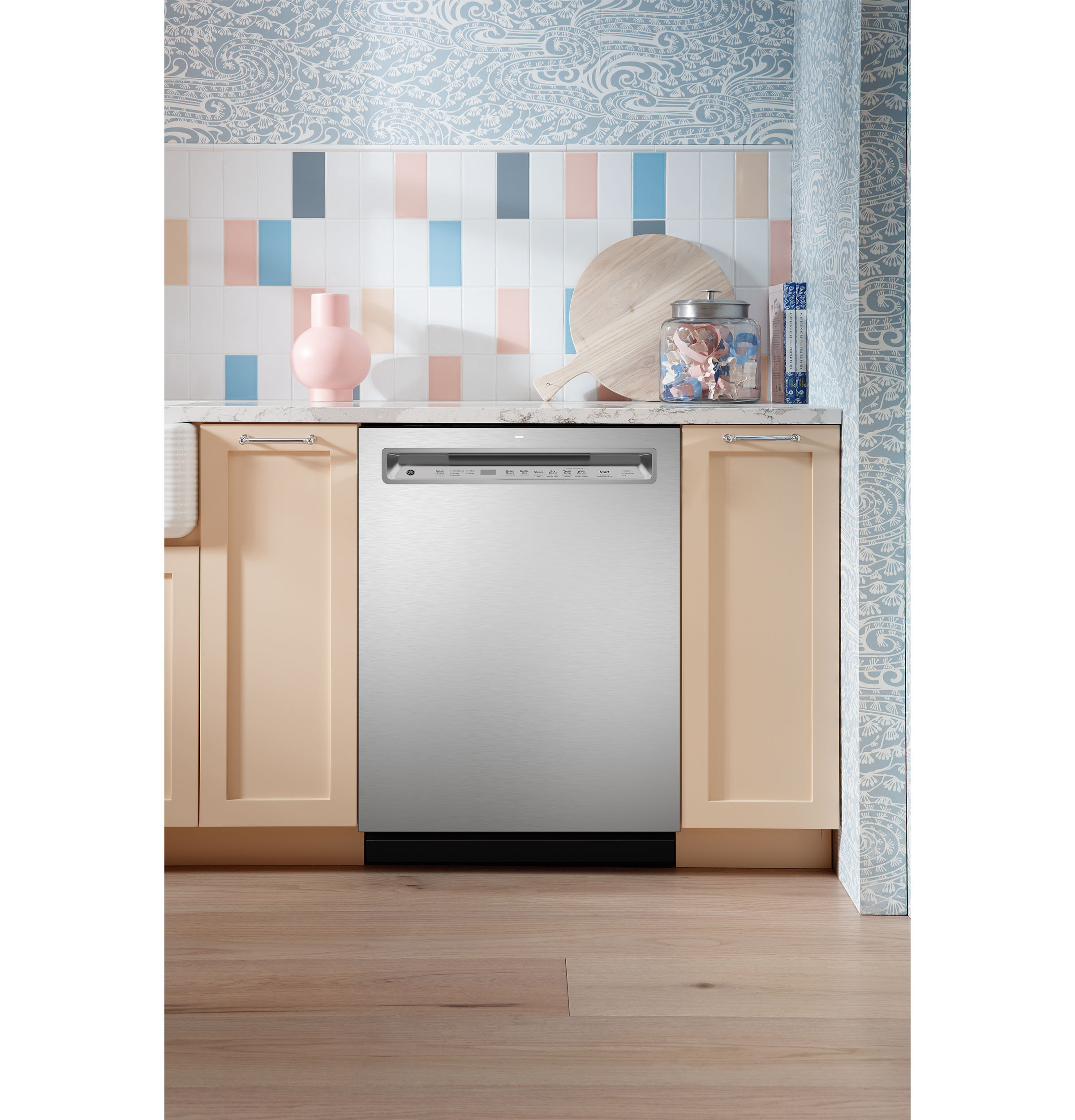 Front Control with Stainless Steel Interior Dishwasher with Sanitize Cycle GDF650SYVFS
