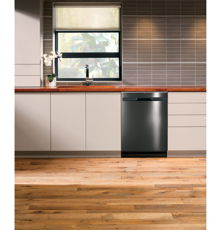 Hybrid Stainless Steel Interior Dishwasher with Hidden Controls GDP615HBMTS