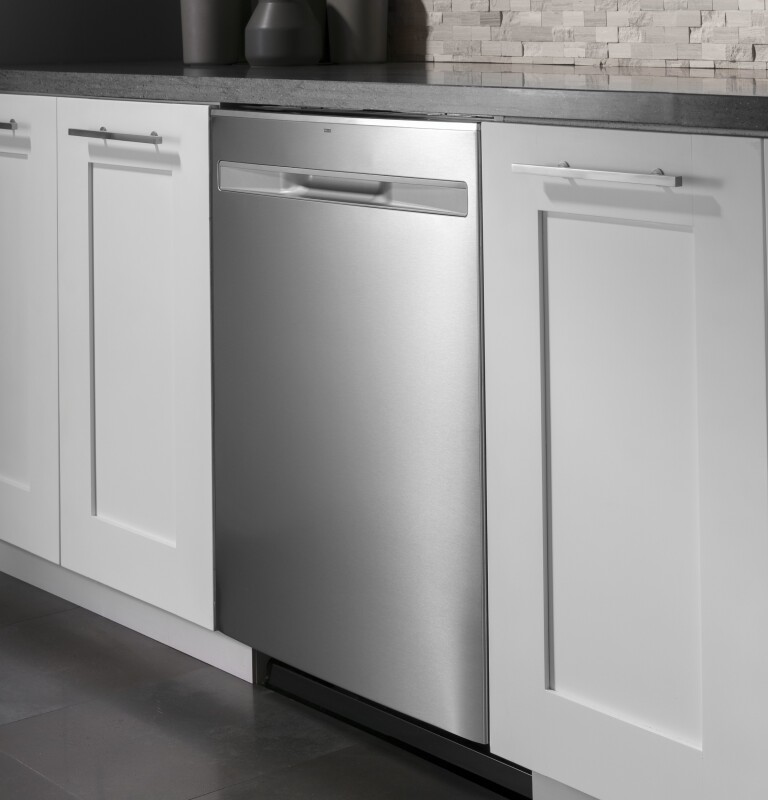Hybrid Stainless Steel Interior Fingerprint Resistant Dishwasher with Hidden Controls GDP615HYNFS