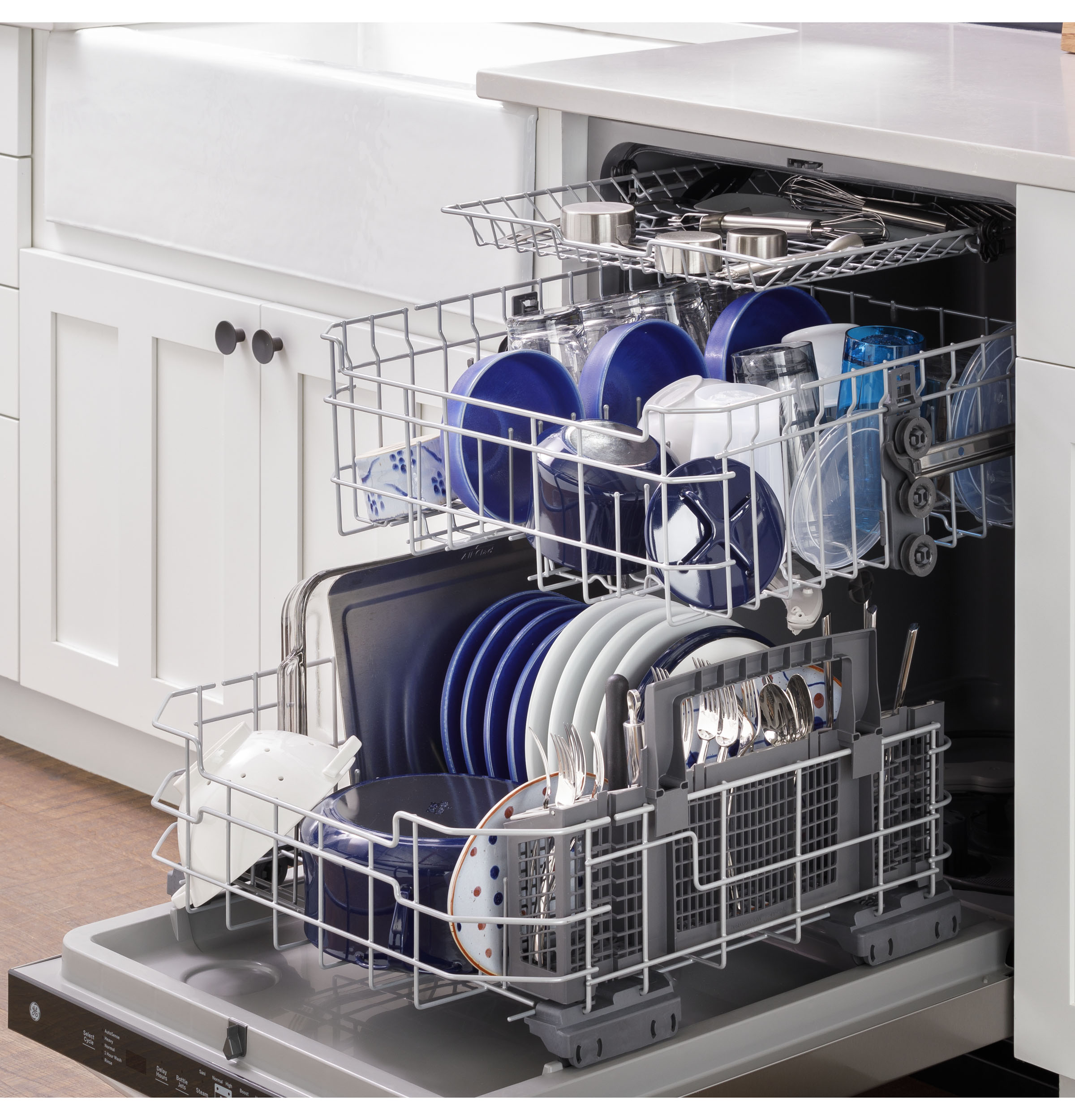 Top Control with Plastic Interior Dishwasher with Sanitize Cycle & Dry Boost GDP630PGRWW
