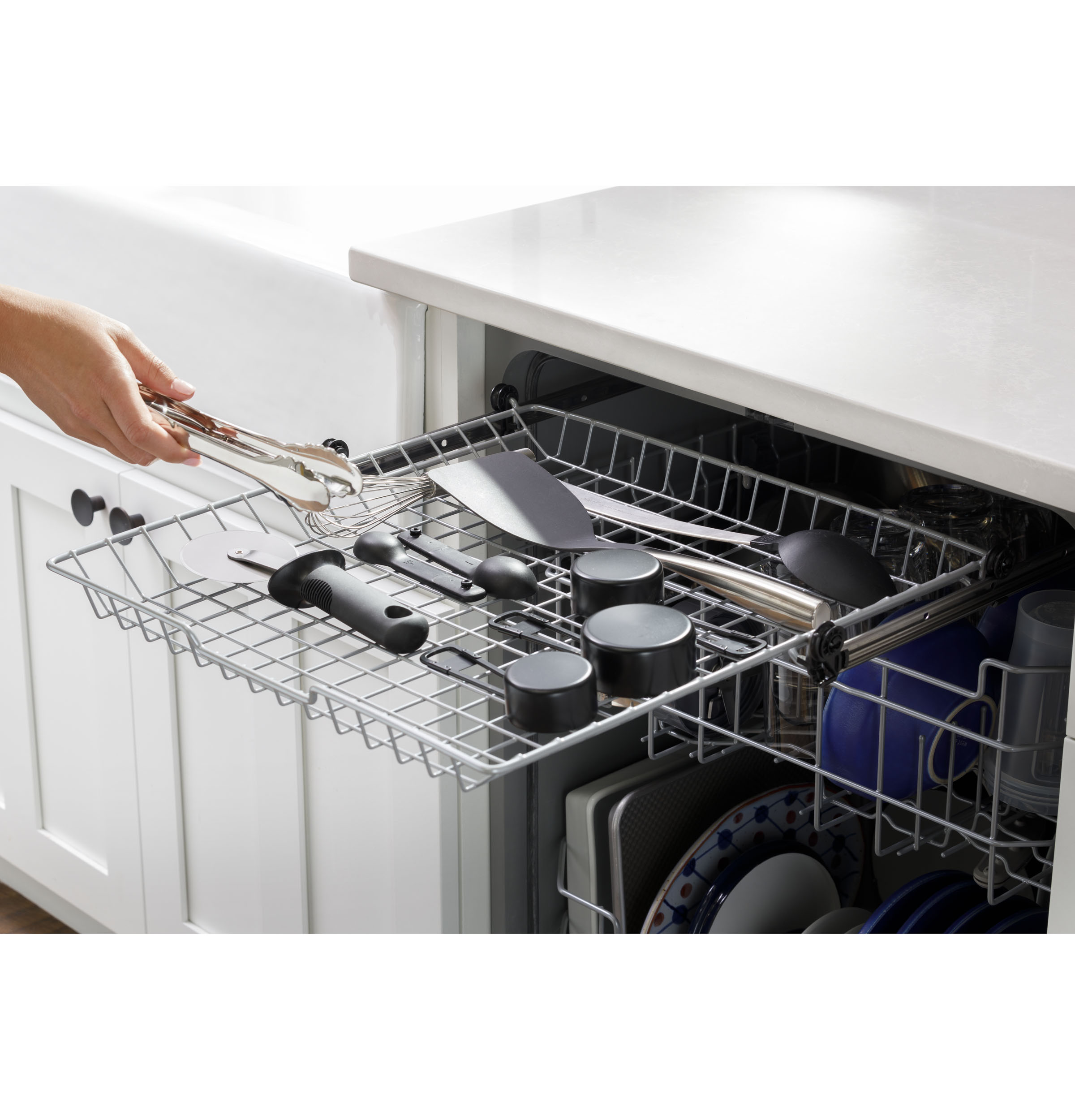 Top Control with Plastic Interior Dishwasher with Sanitize Cycle & Dry Boost GDP630PGRWW