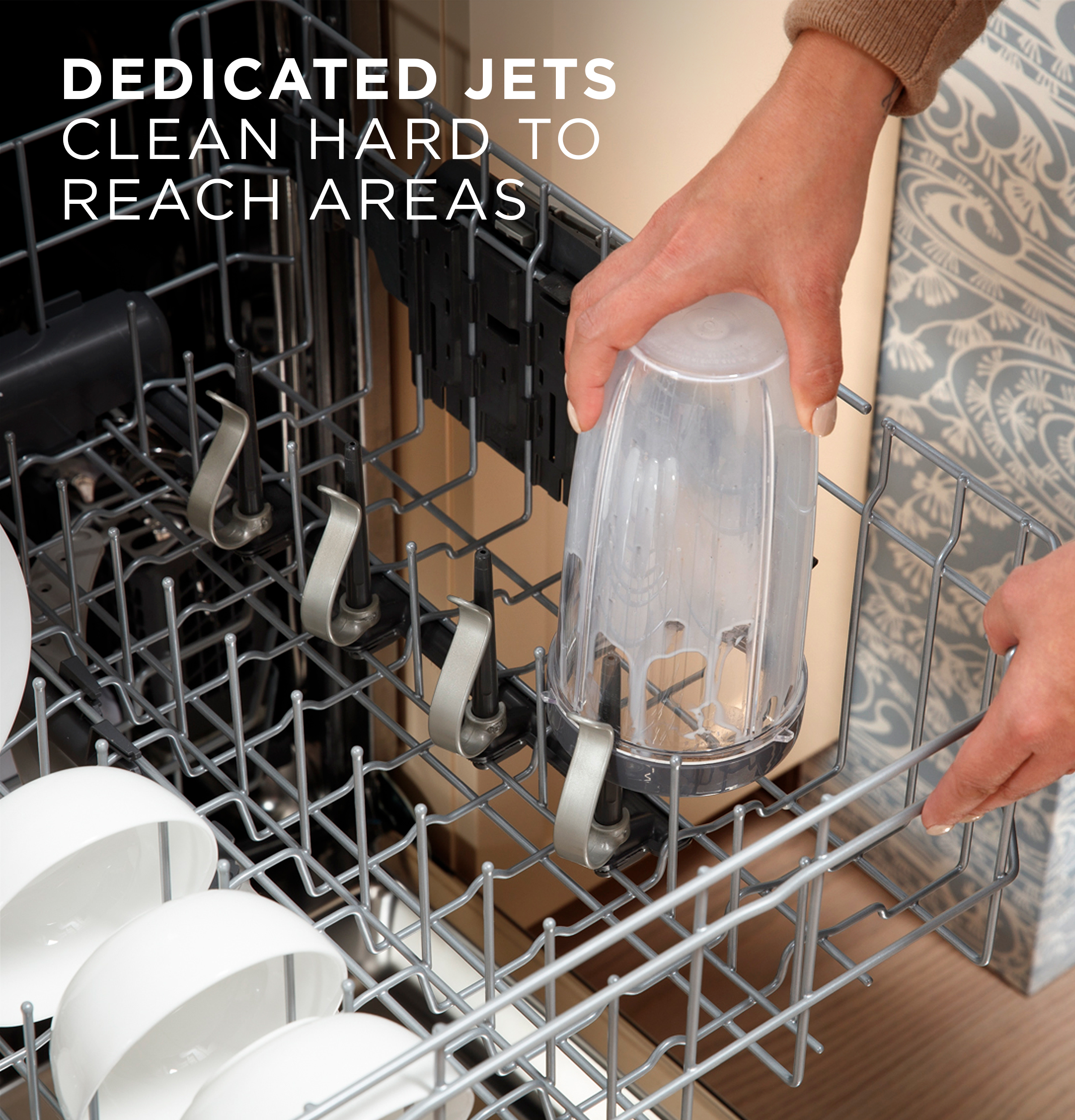 Top Control with Stainless Steel Interior Dishwasher with Sanitize Cycle GDP670SGVWW