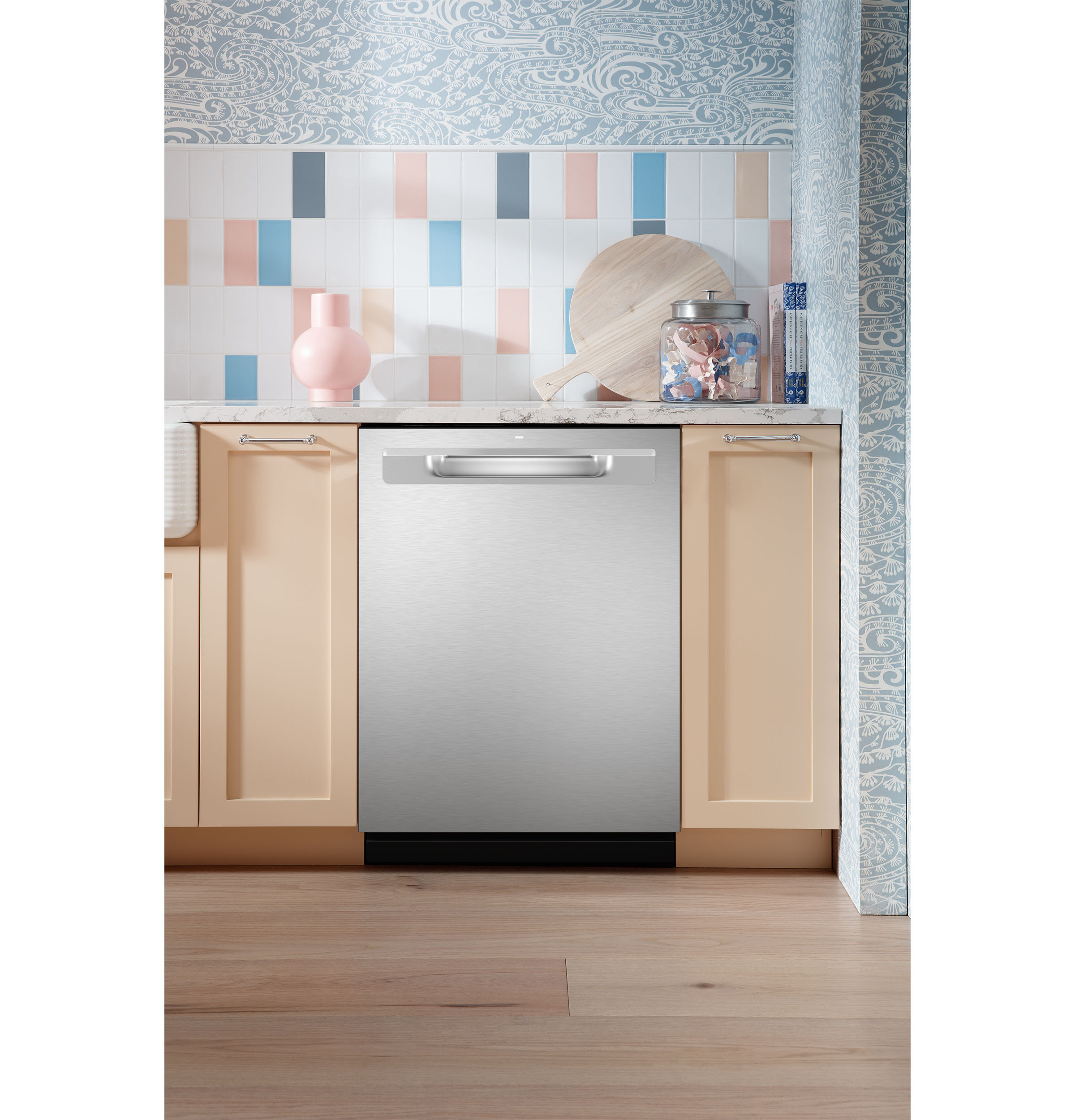 Ge® Energy Star® Fingerprint Resistant Top Control With Stainless Steel Interior Dishwasher With Sanitize Cycle GDP670SYVFS