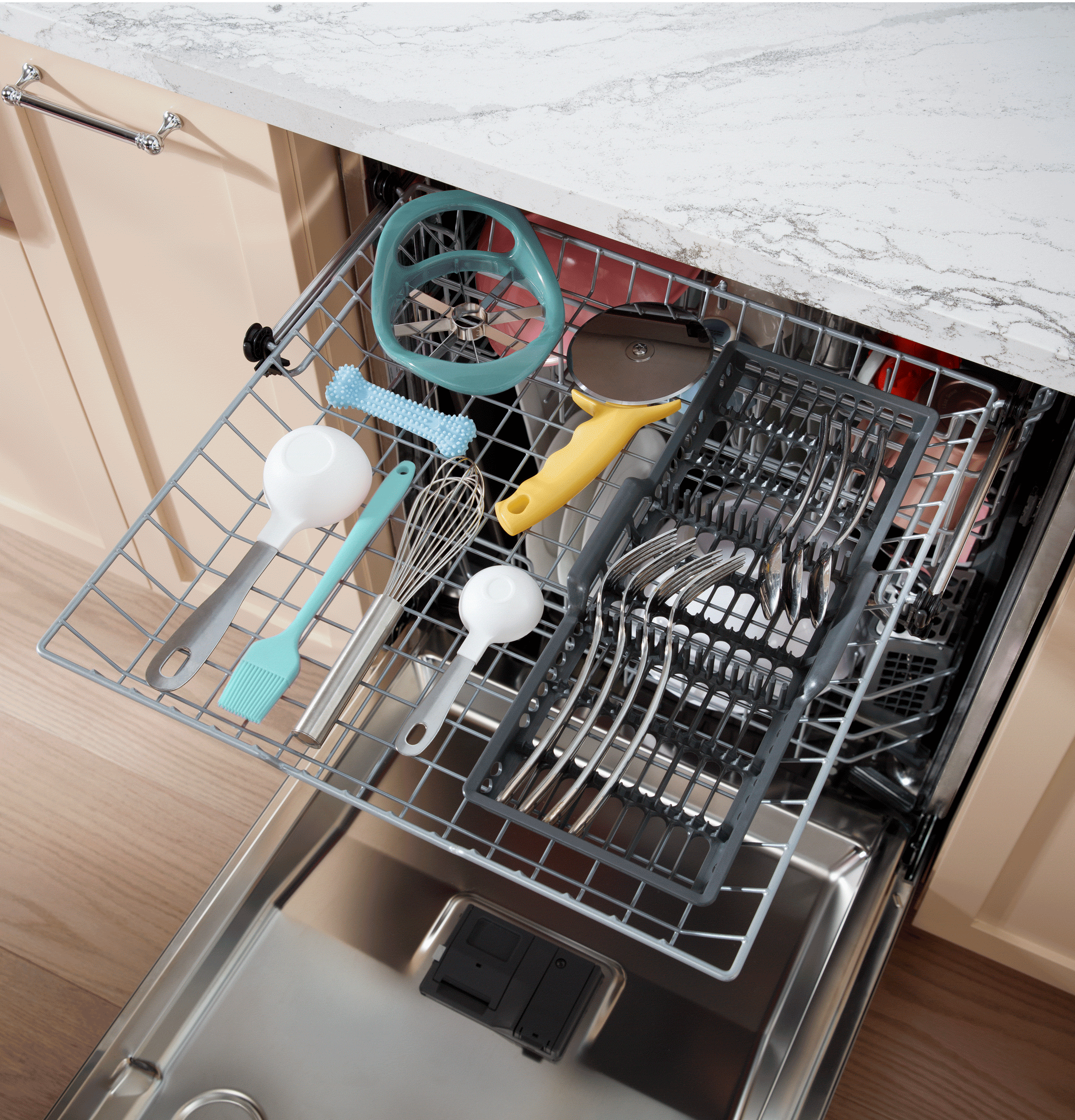 Ge® Energy Star® Fingerprint Resistant Top Control With Stainless Steel Interior Dishwasher With Sanitize Cycle GDP670SYVFS