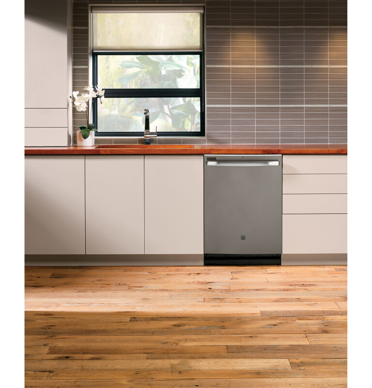 Top Control with Plastic Interior Dishwasher with Sanitize Cycle & Dry Boost GDT530PMPES