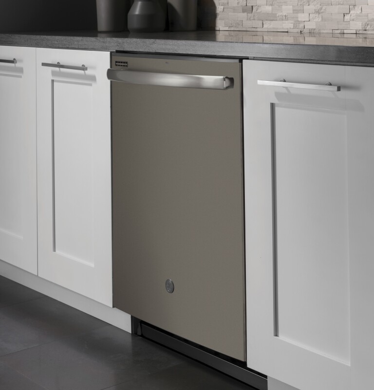 Top Control with Plastic Interior Dishwasher with Sanitize Cycle & Dry Boost GDT530PMPES