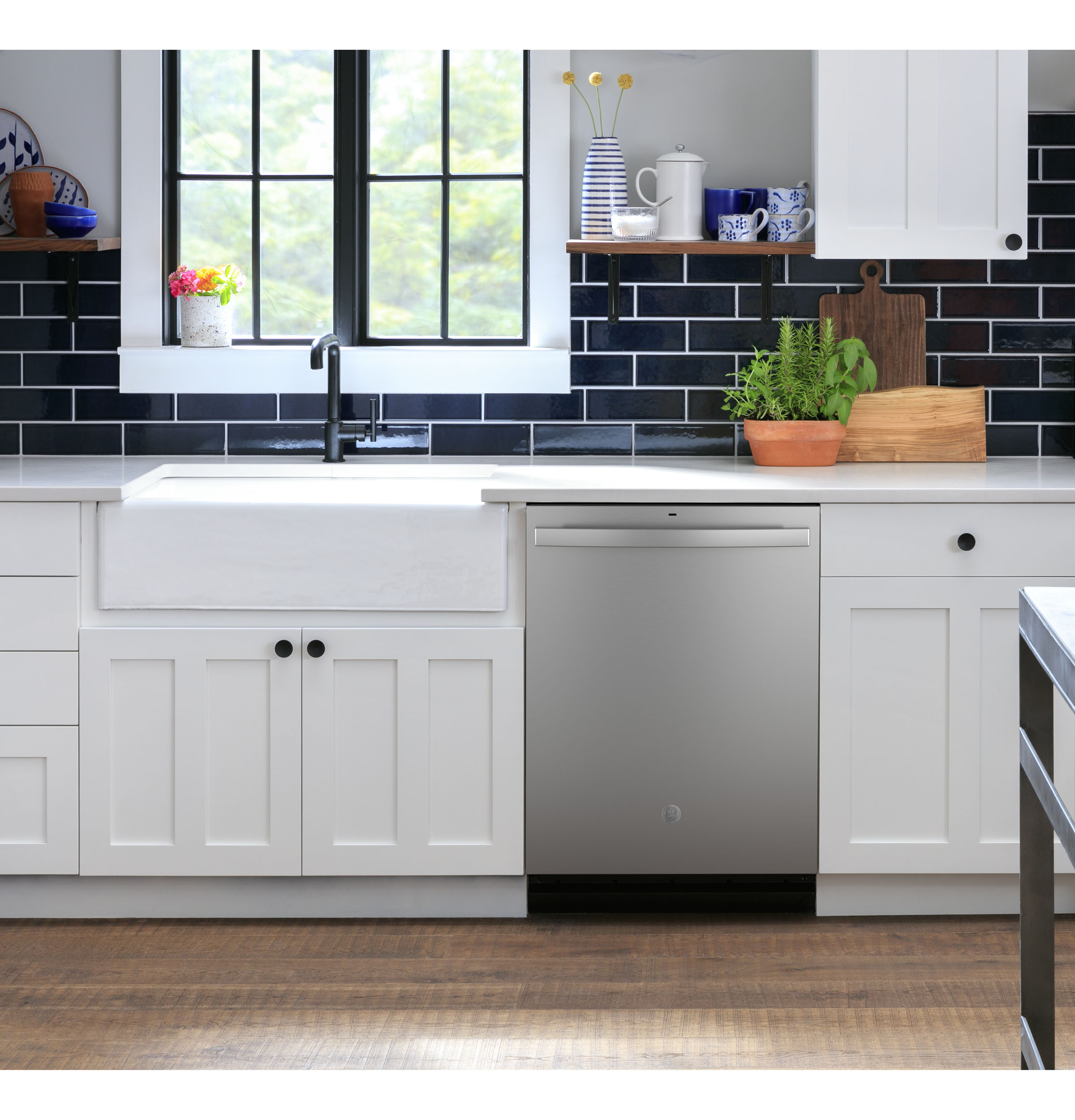 GE ENERGY STAR Top Control with Plastic Interior Dishwasher with Sanitize Cycle & Dry Boost GDT550PYRFS