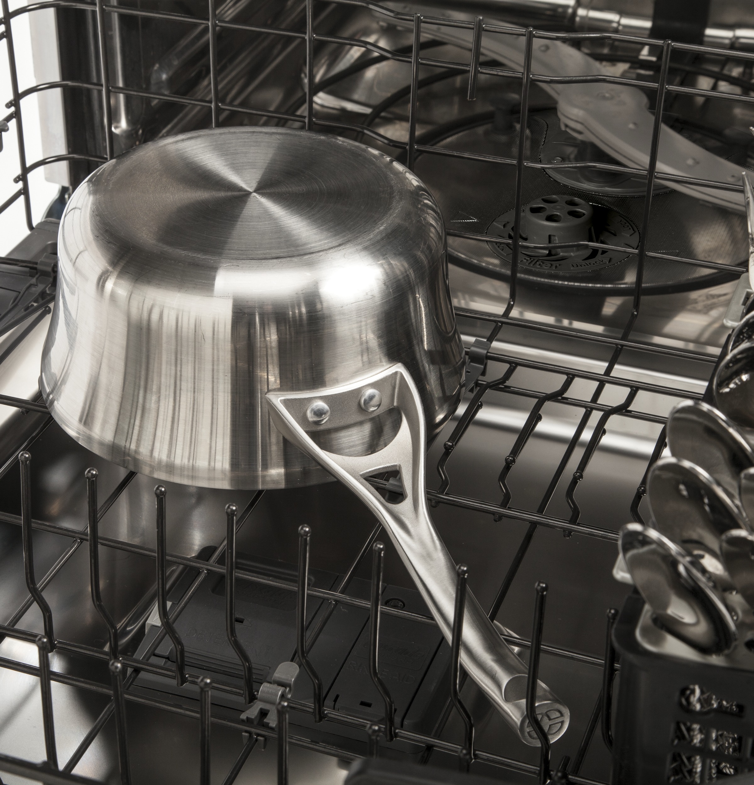 Stainless Steel Interior Dishwasher with Hidden Controls GDT590SMJES